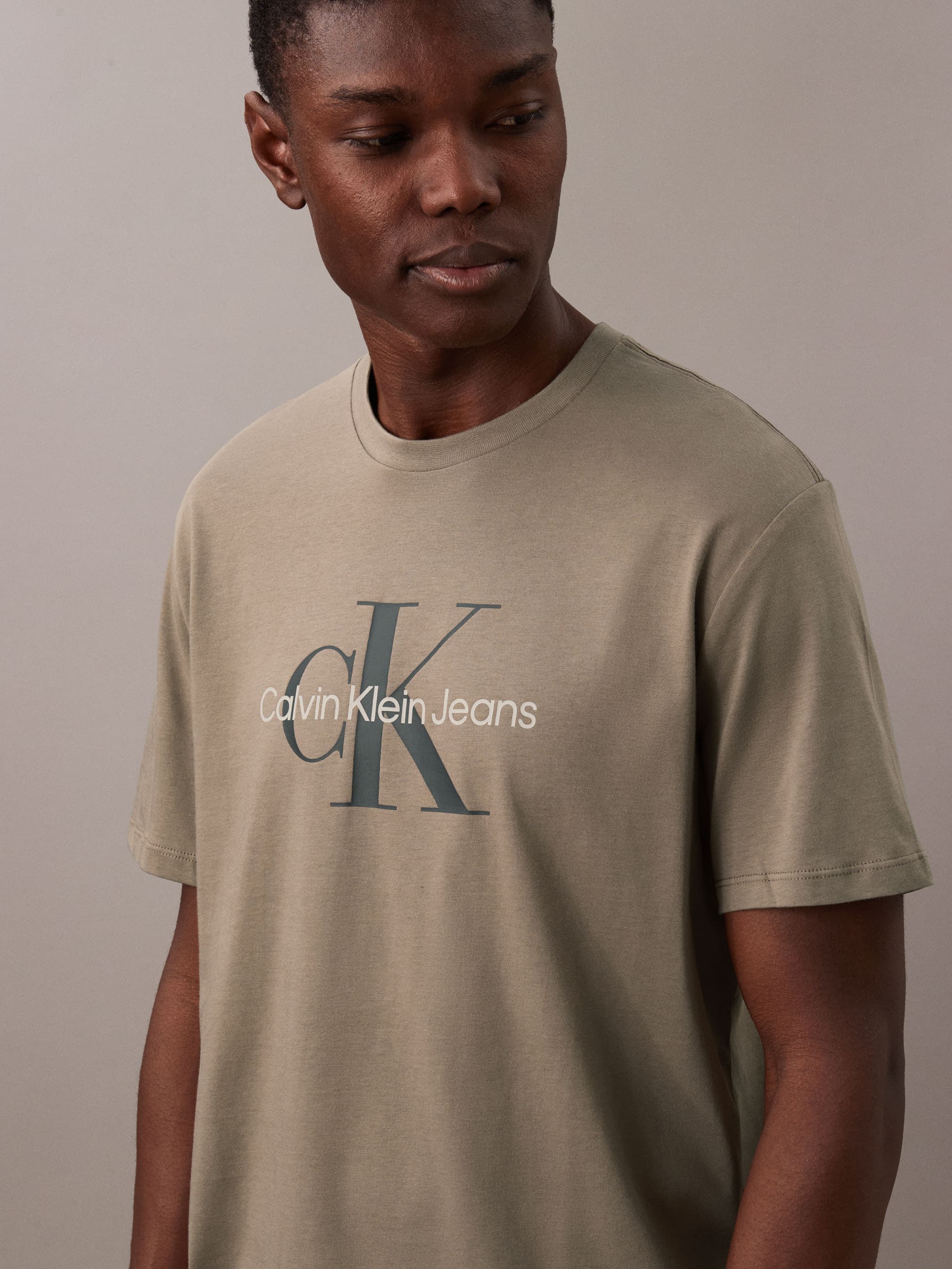 Hero Short Sleeves Monogram Tee 30S In Falcon