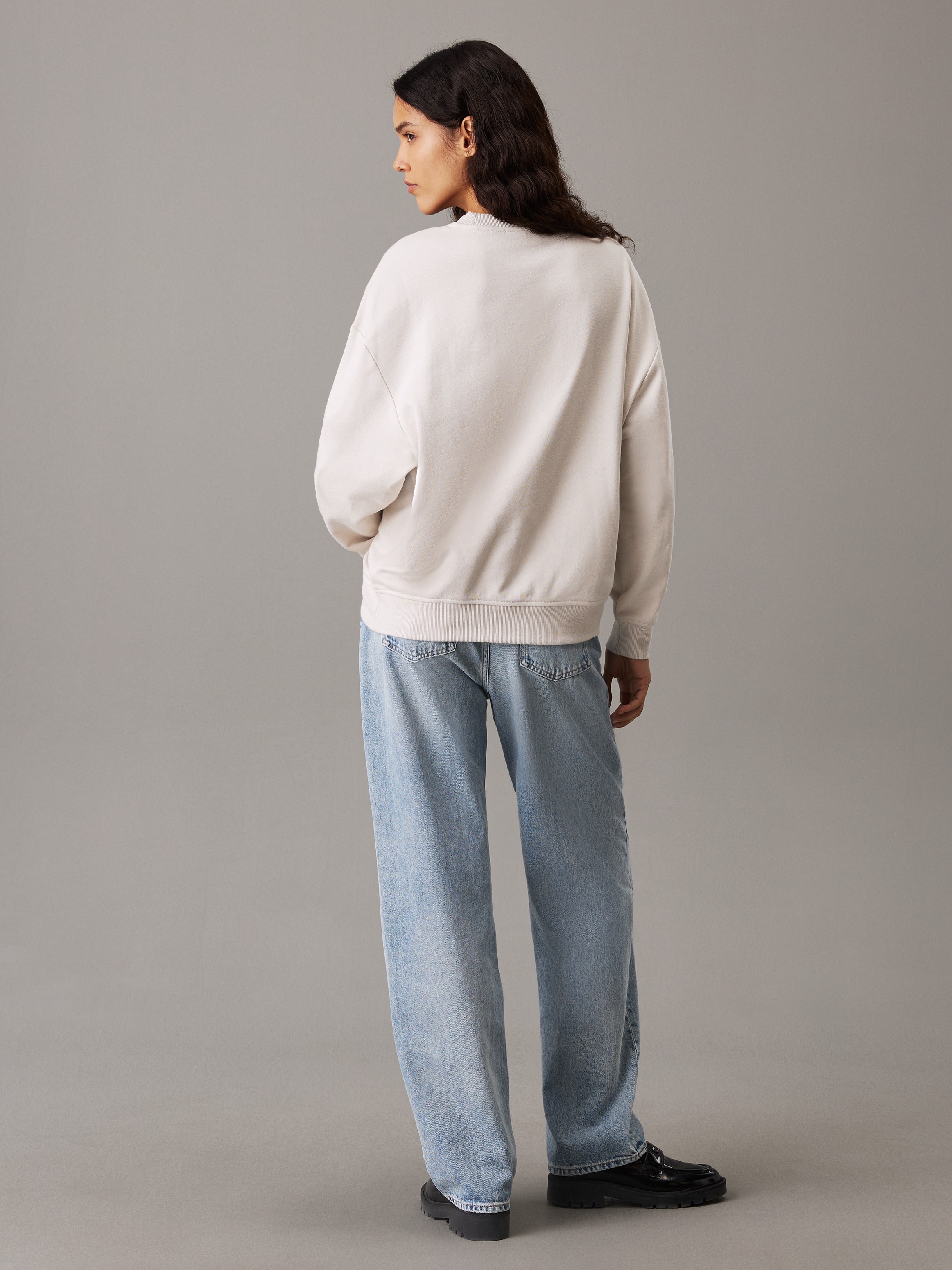 Glossy Monologo Regular Crewneck In Moonbeam