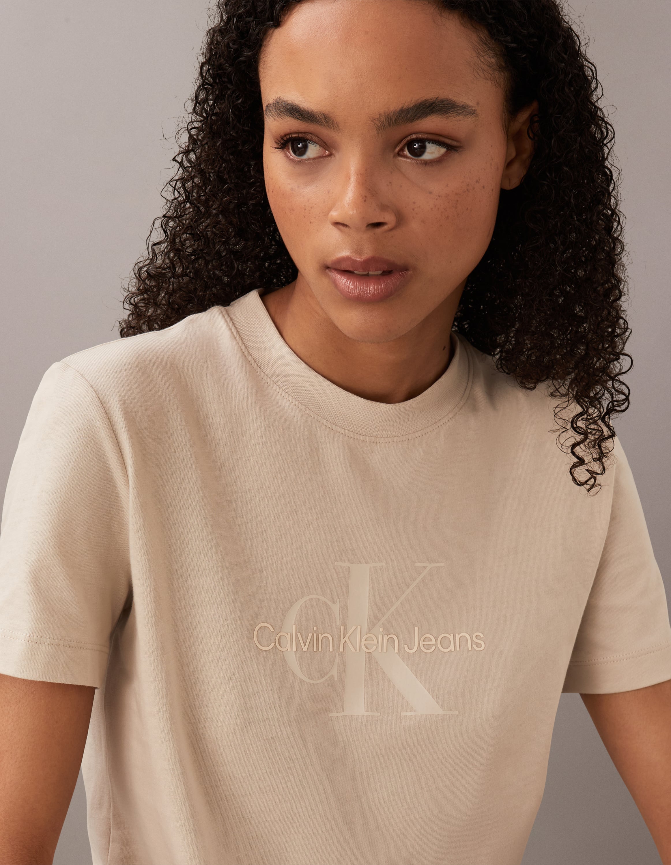 Glossy Monologo Regular Tee In Moonbeam