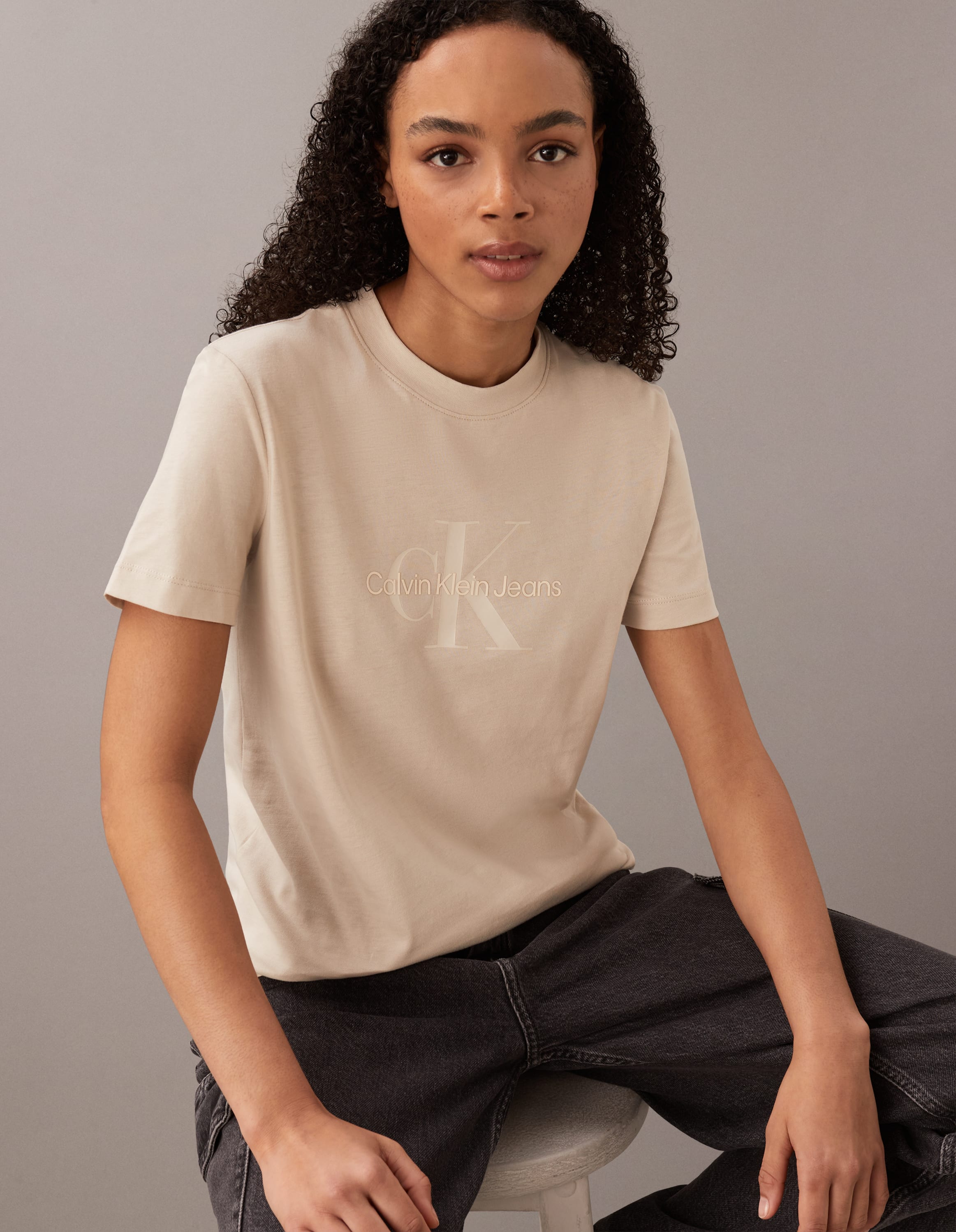 Glossy Monologo Regular Tee In Moonbeam