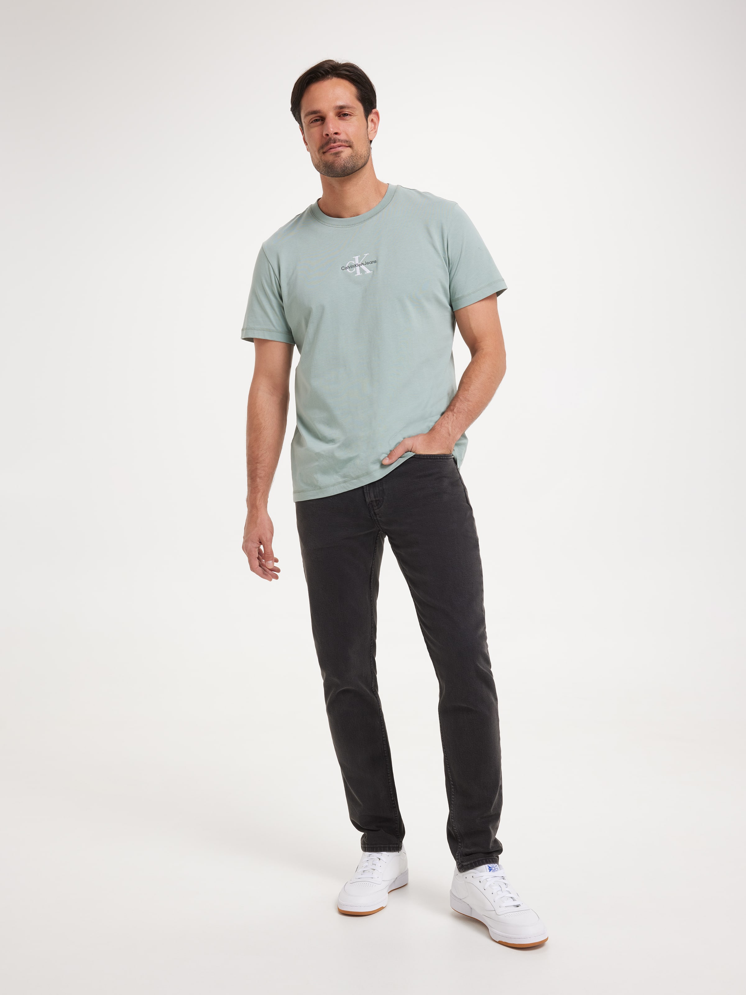 Slim Taper In Ck Essential Black