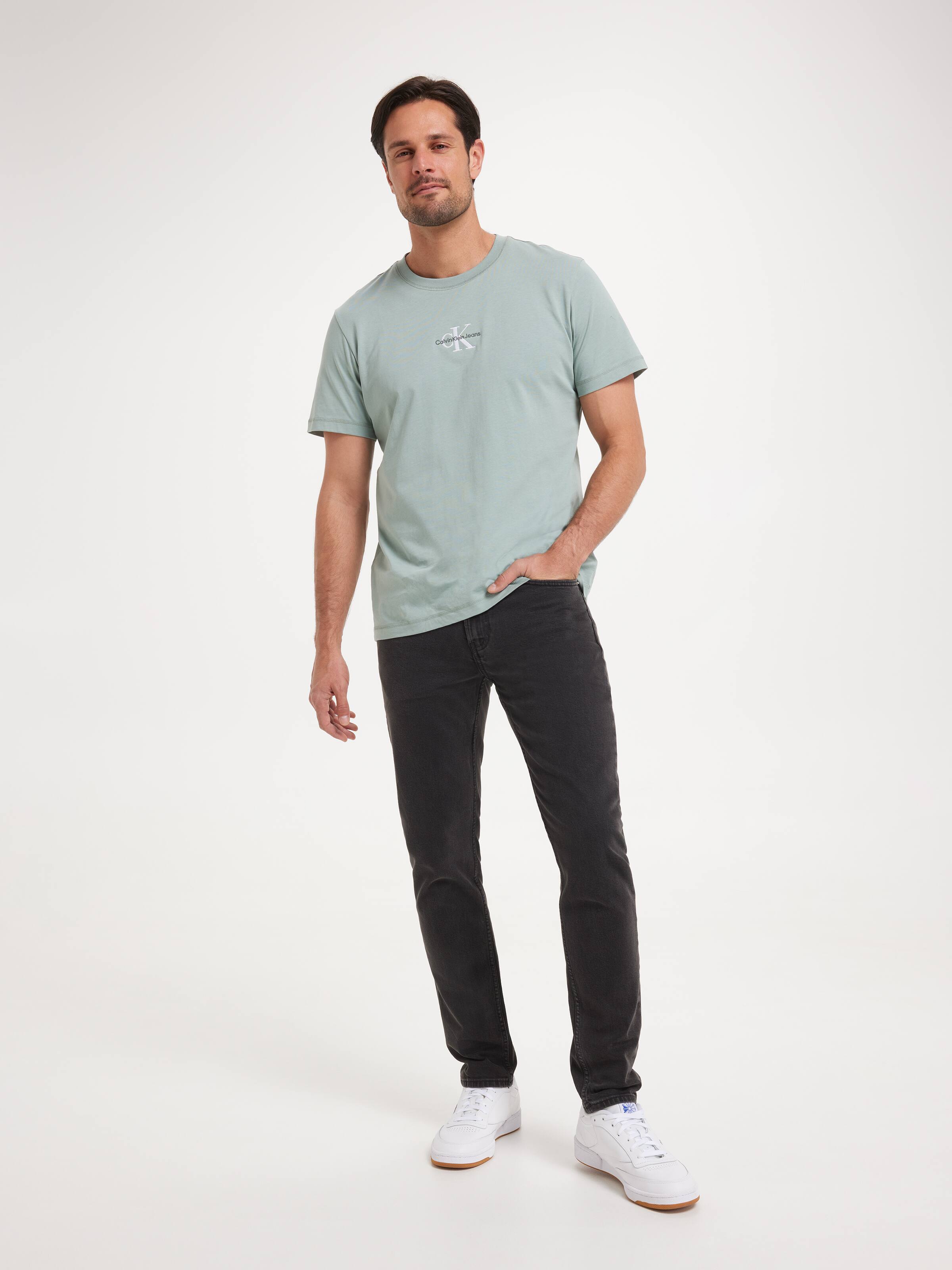 Slim Taper In Ck Essential Black
