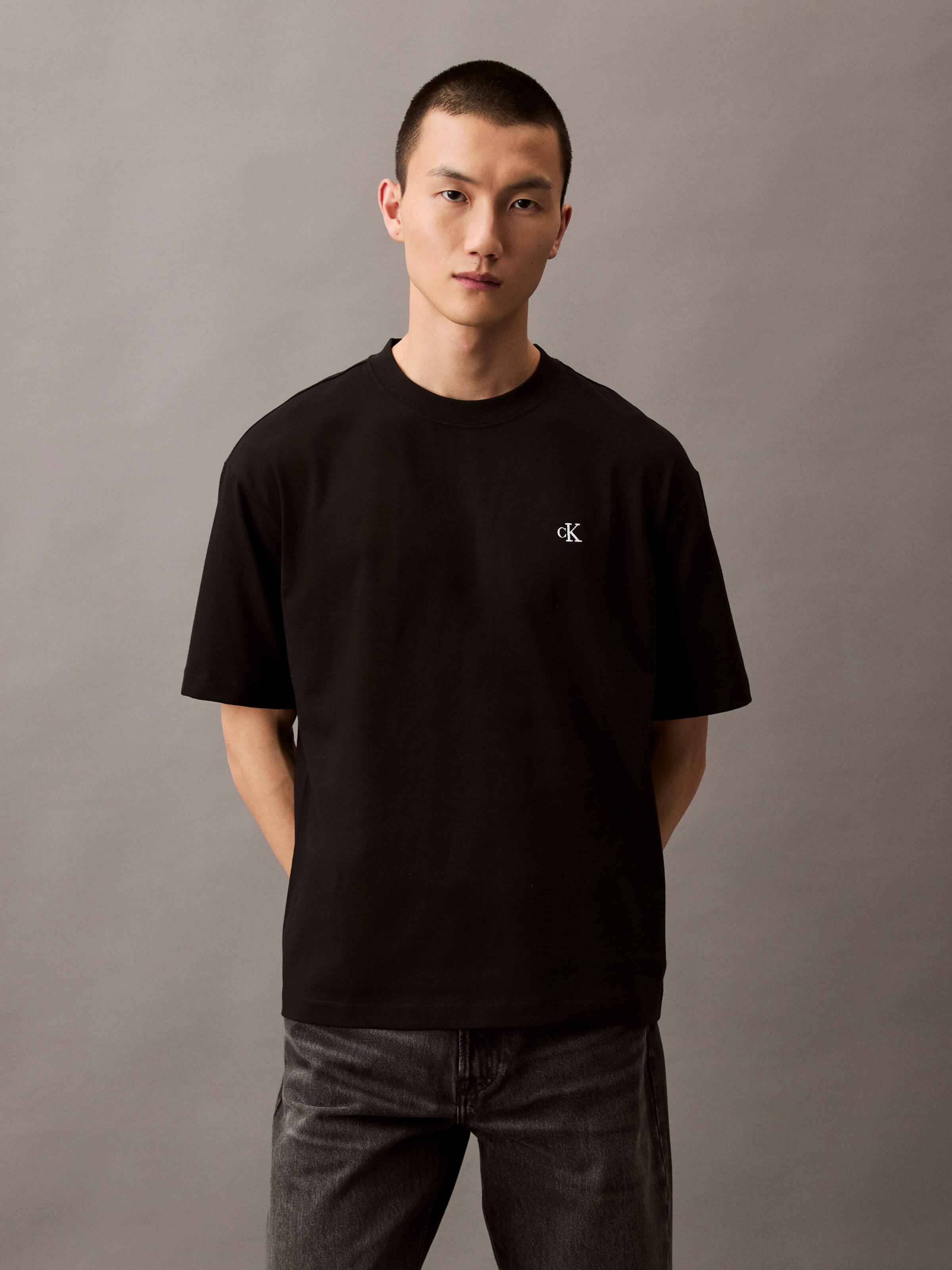 Short Sleeve Relaxed Archive Logo Crew Neck Tee In Black