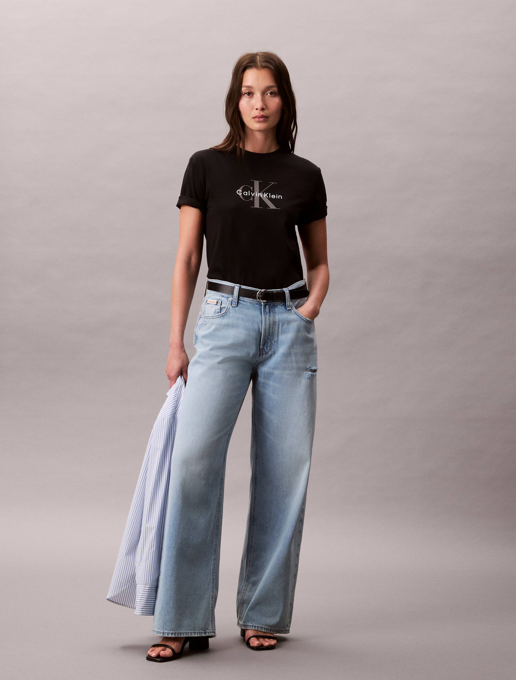Hero Ss Classic Monologo Cneck Tee In Black