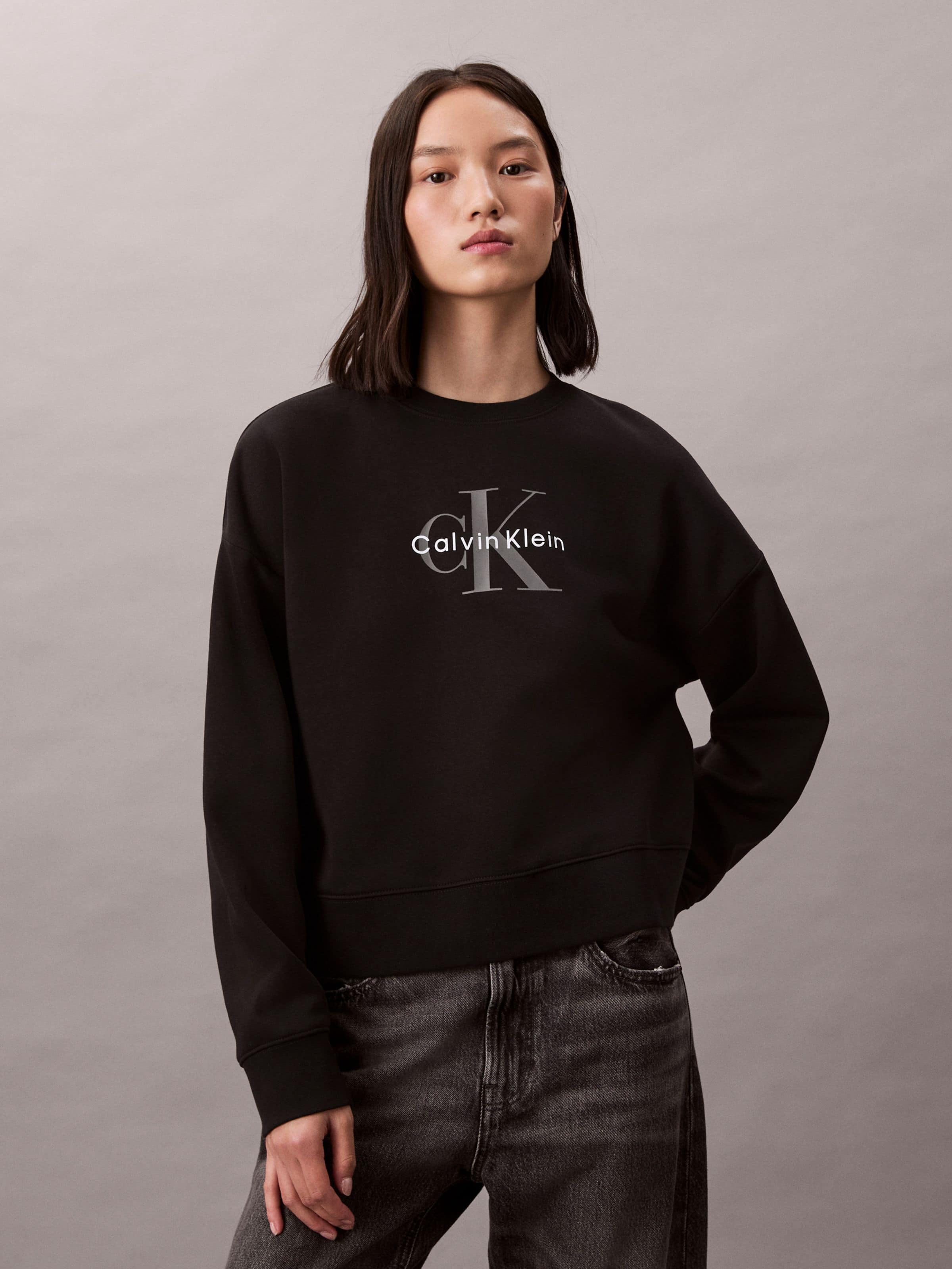 Long Sleeve Monogram Logo Relaxed Sweat In Black