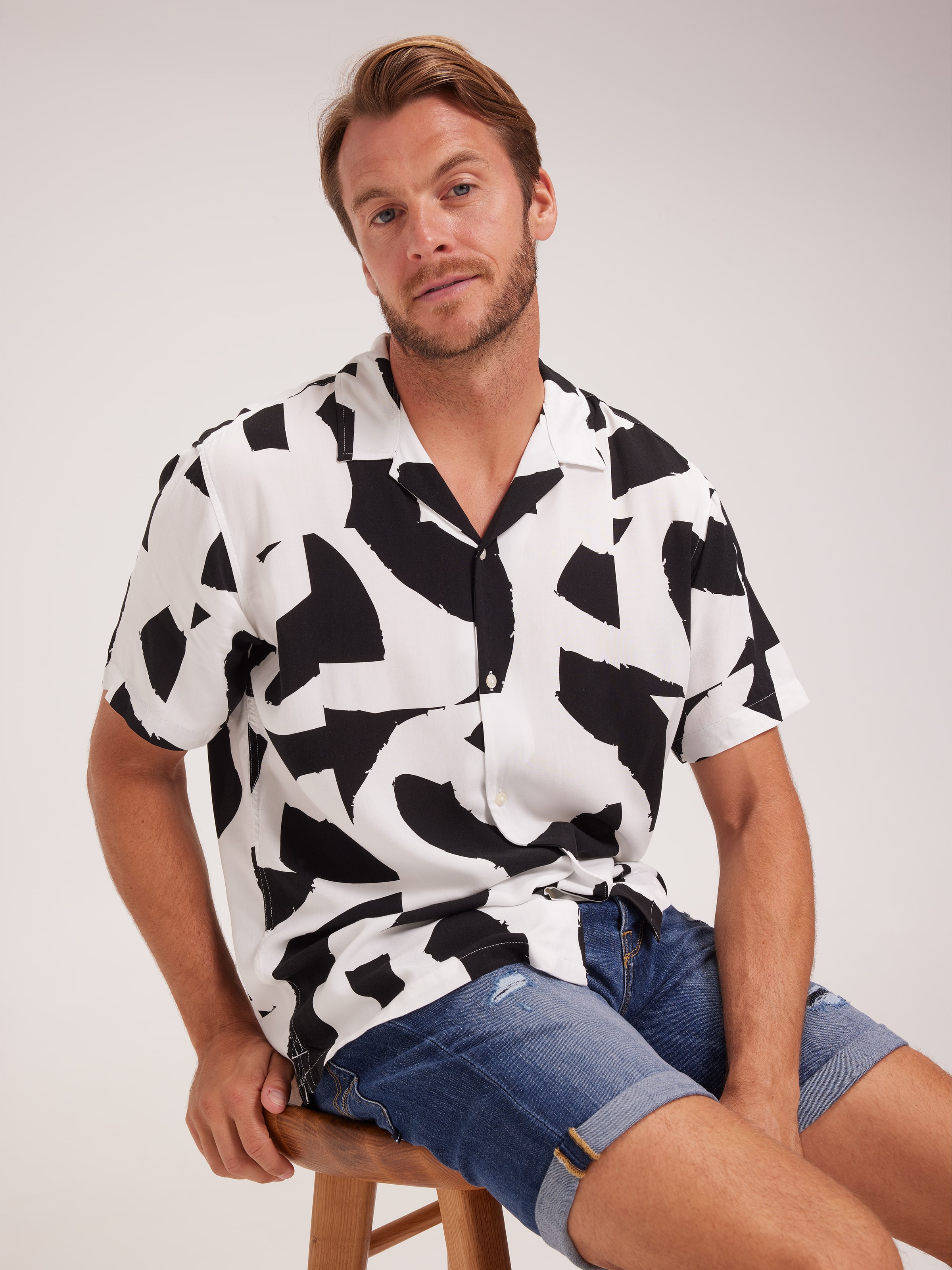 Jeff Resort Shirt In Black Leaves
