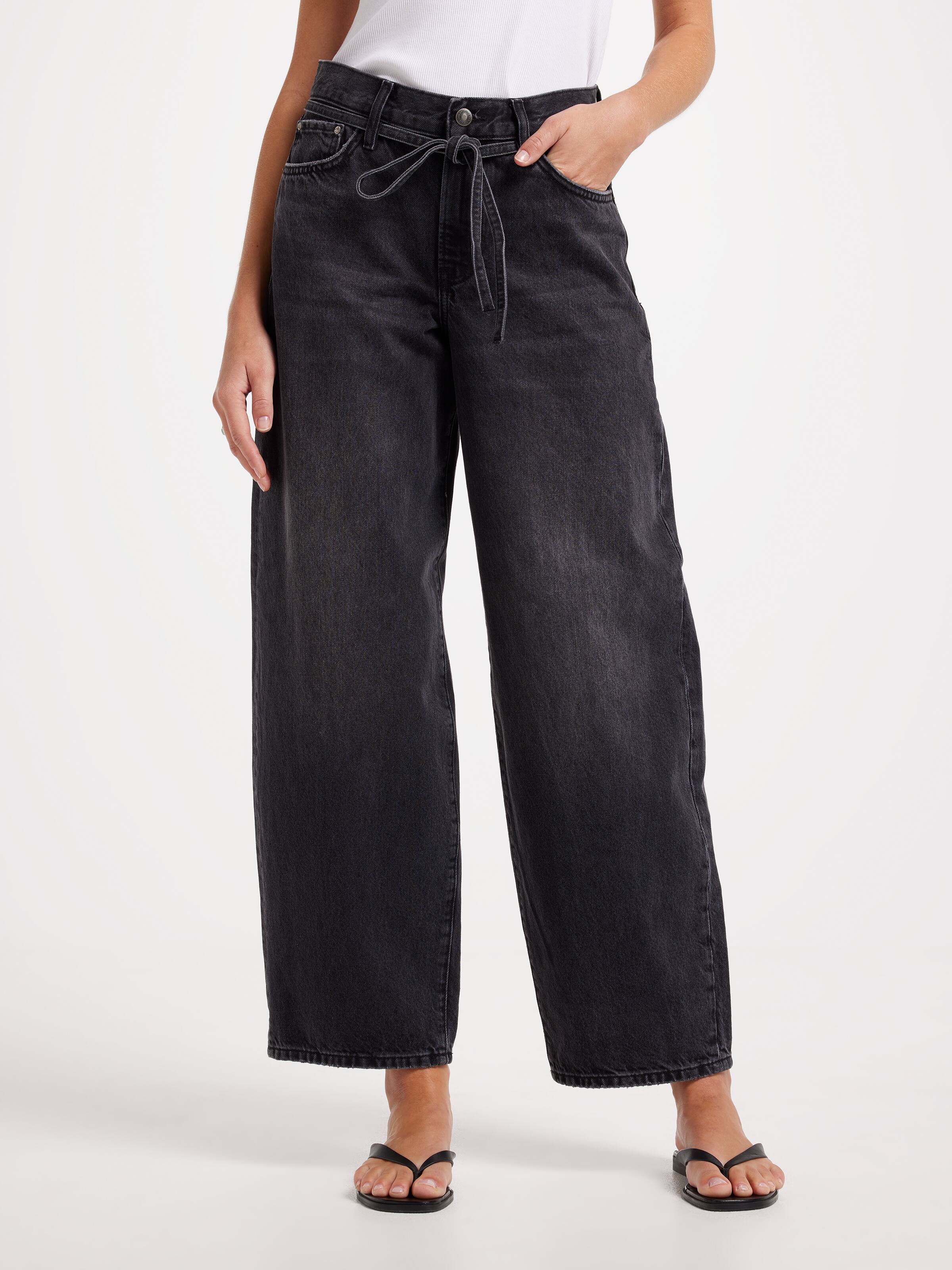 Gianna Mid Straight Jean In Washed Black