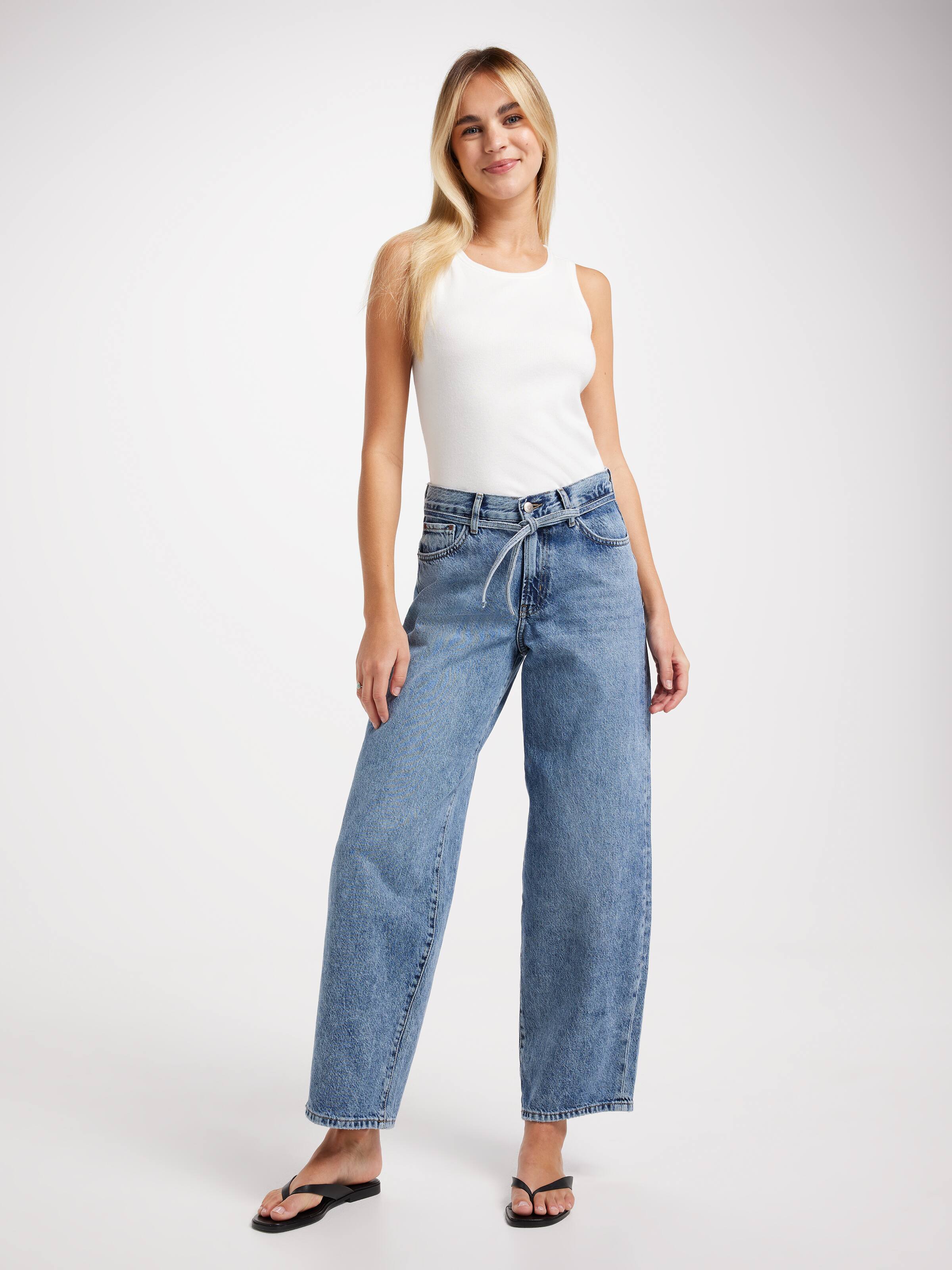 Gianna Mid Straight Jean In Medium Blue