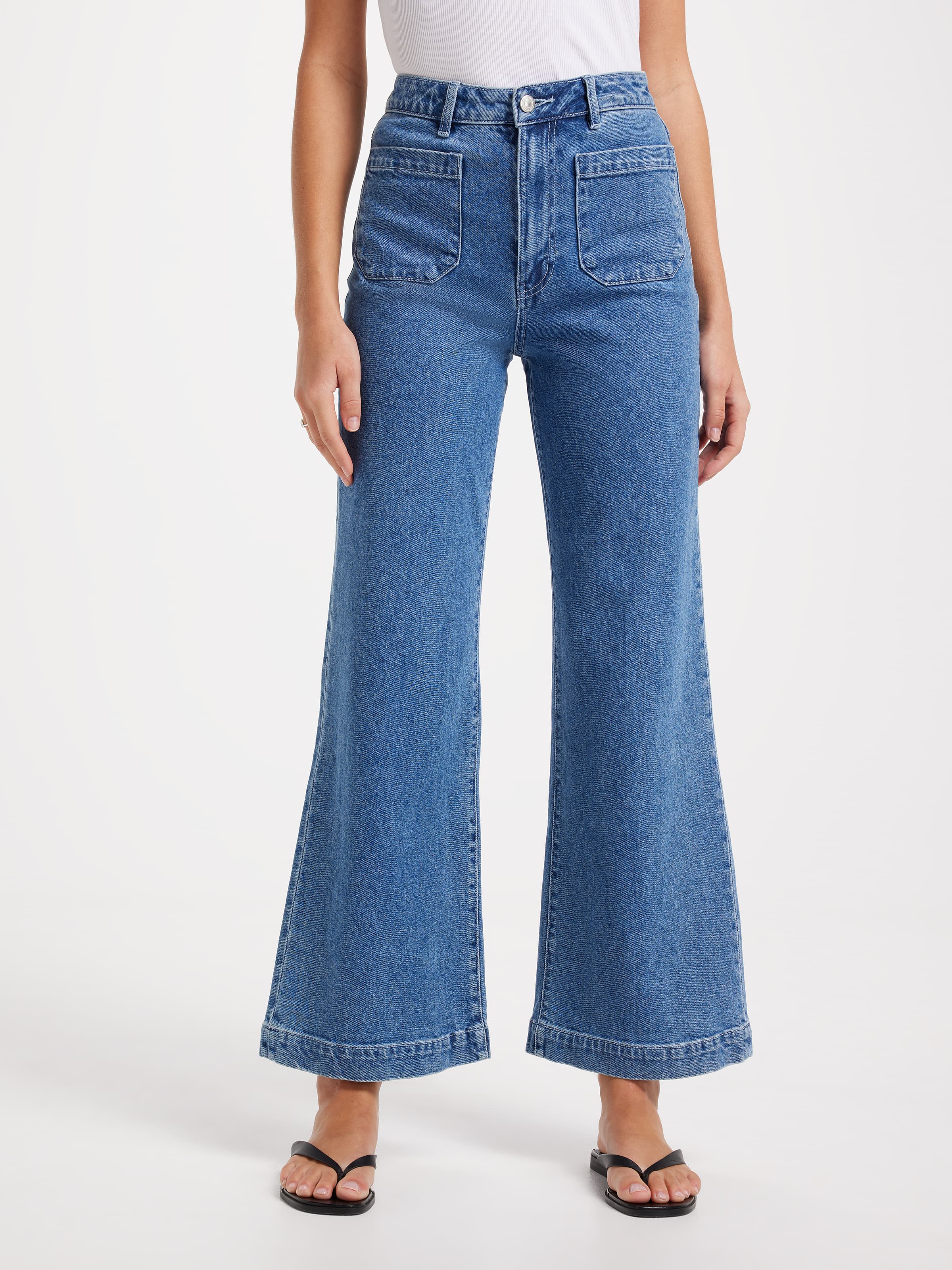Victoria High Pocket Flare Jean In Medium Blue