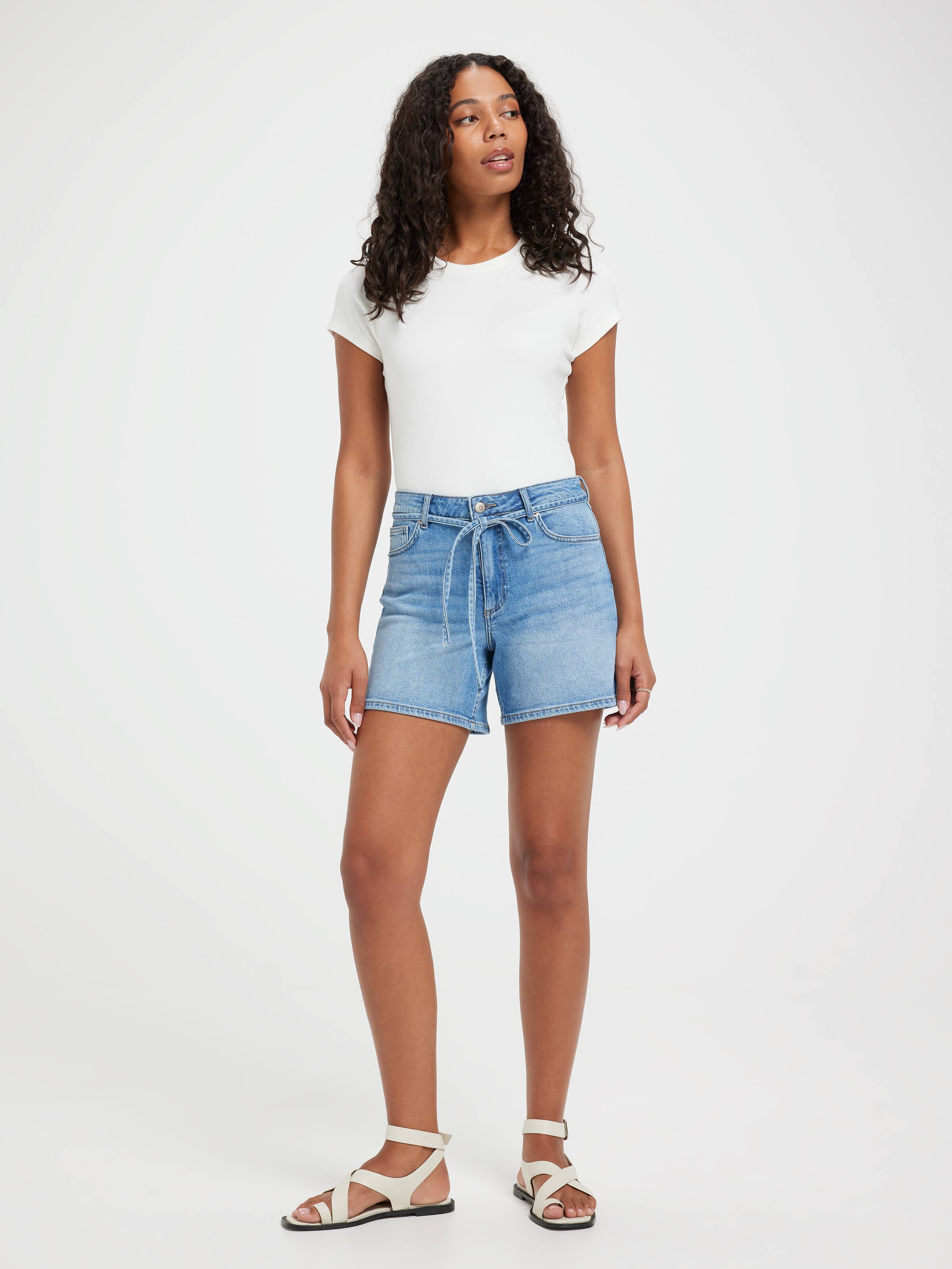 Gianna Mid Belted Shorts In Light Blue