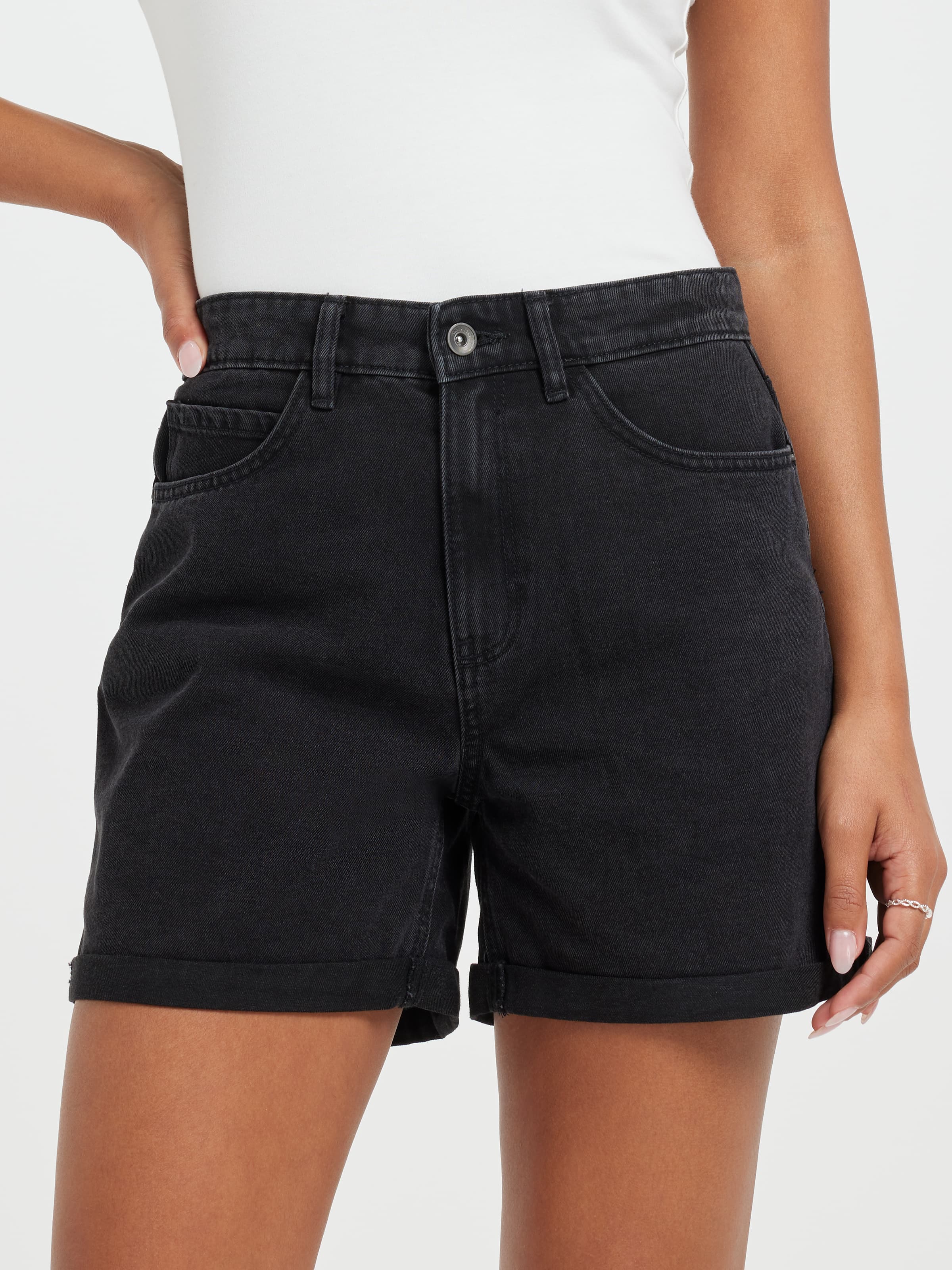 Vega High Mom Shorts In Black