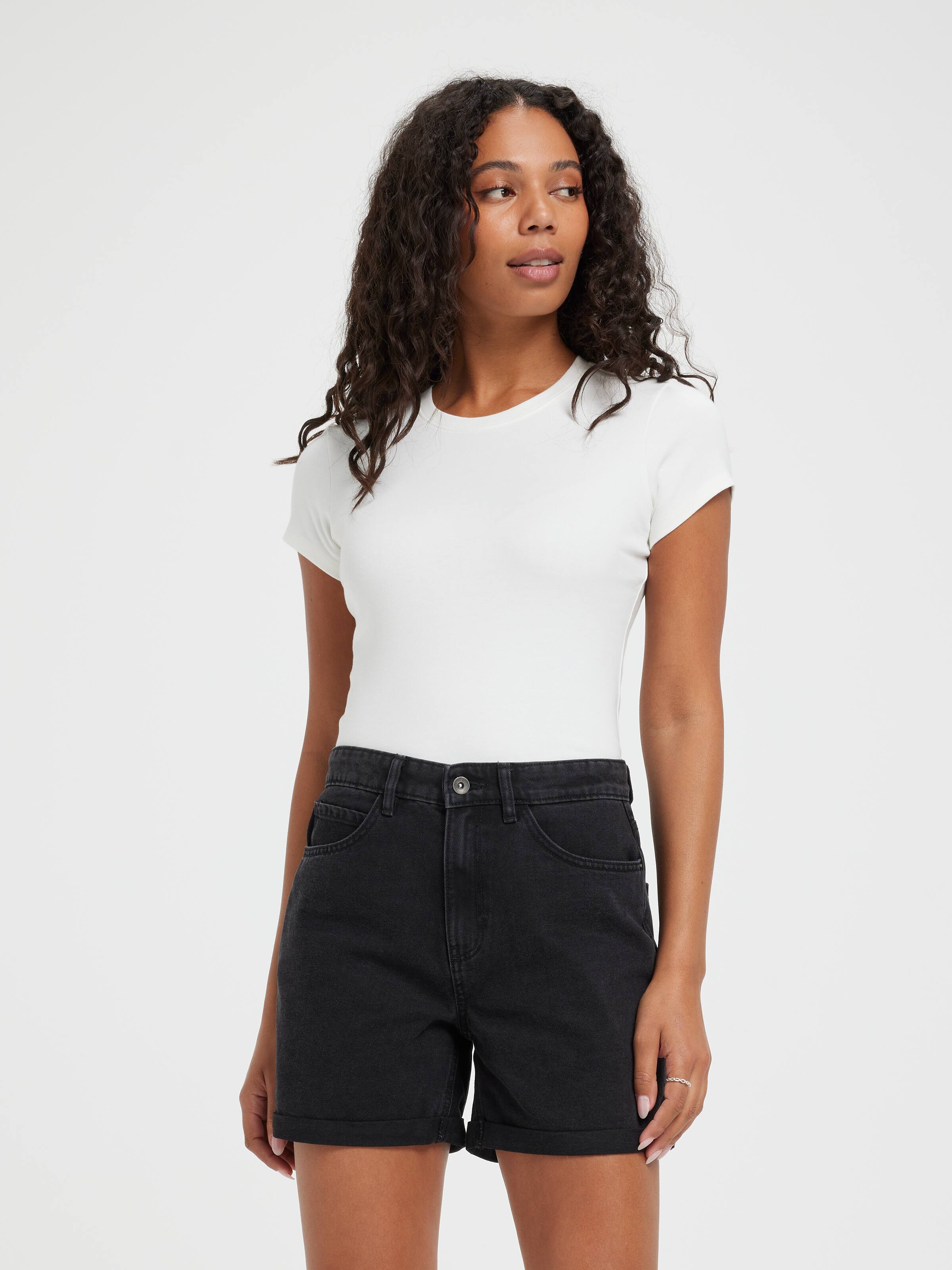 Vega High Mom Shorts In Black