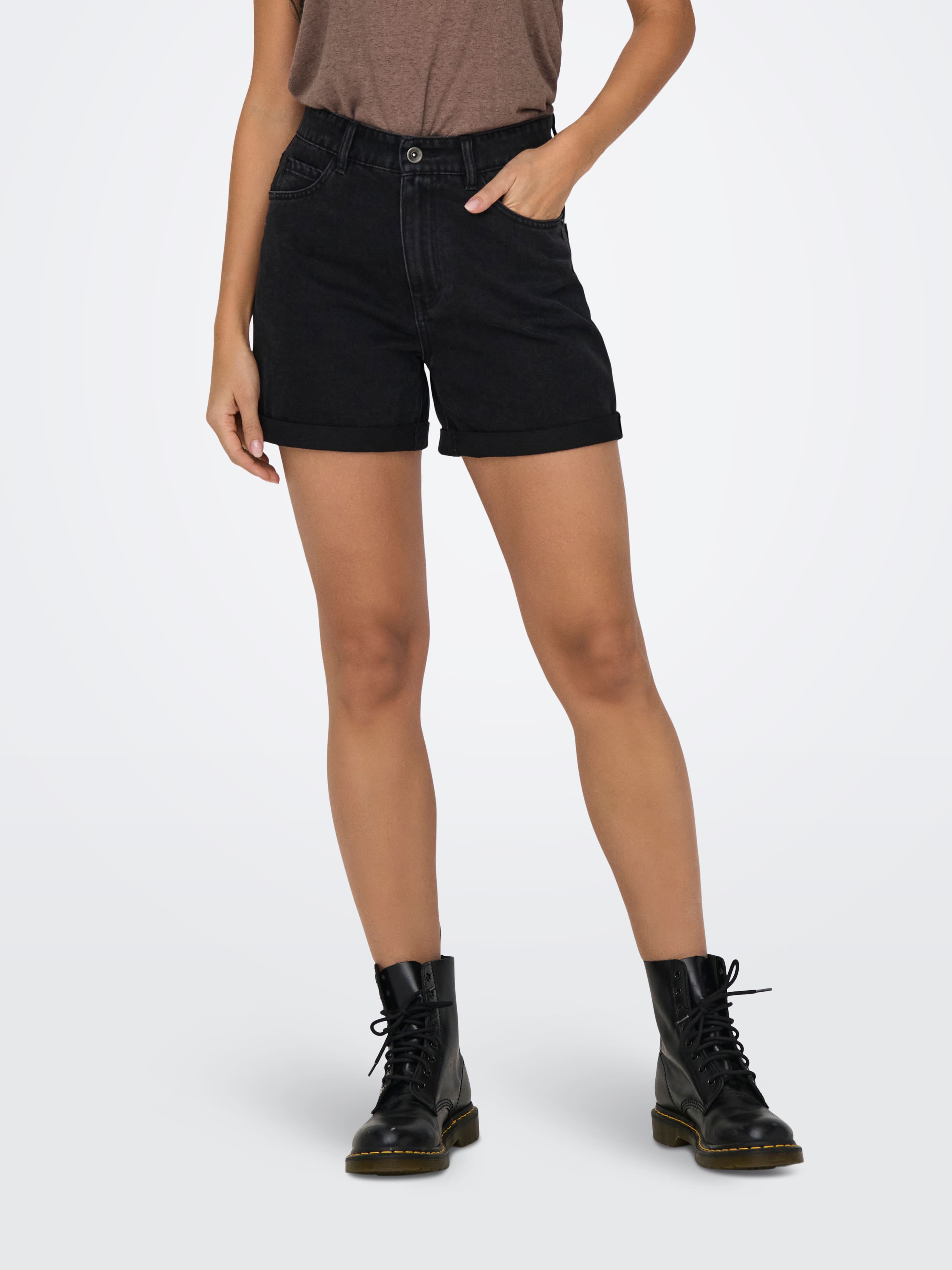 Vega High Waisted Mom Shorts In Black