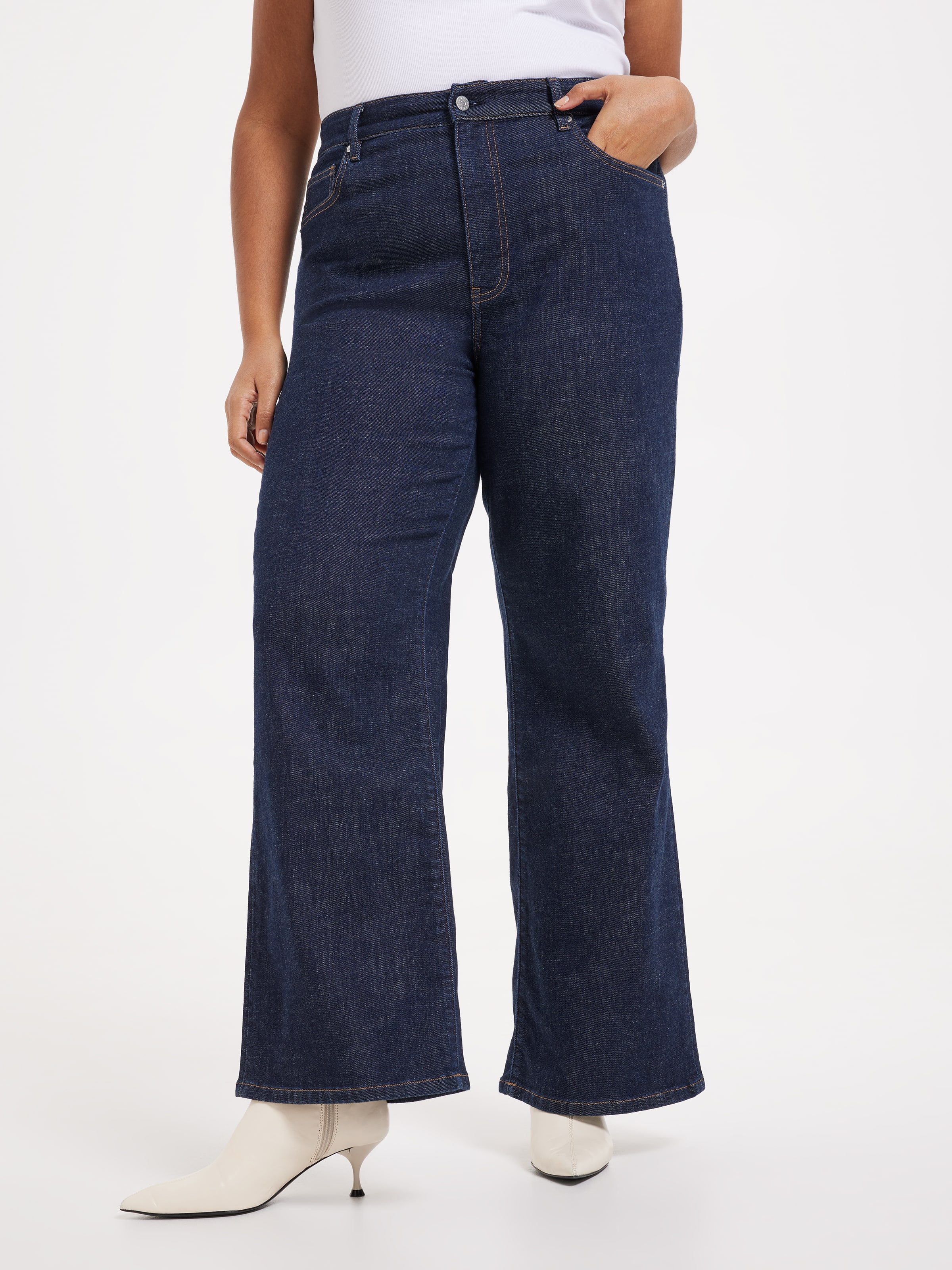 Curve Originals High Rise Relaxed Wide Leg Jean