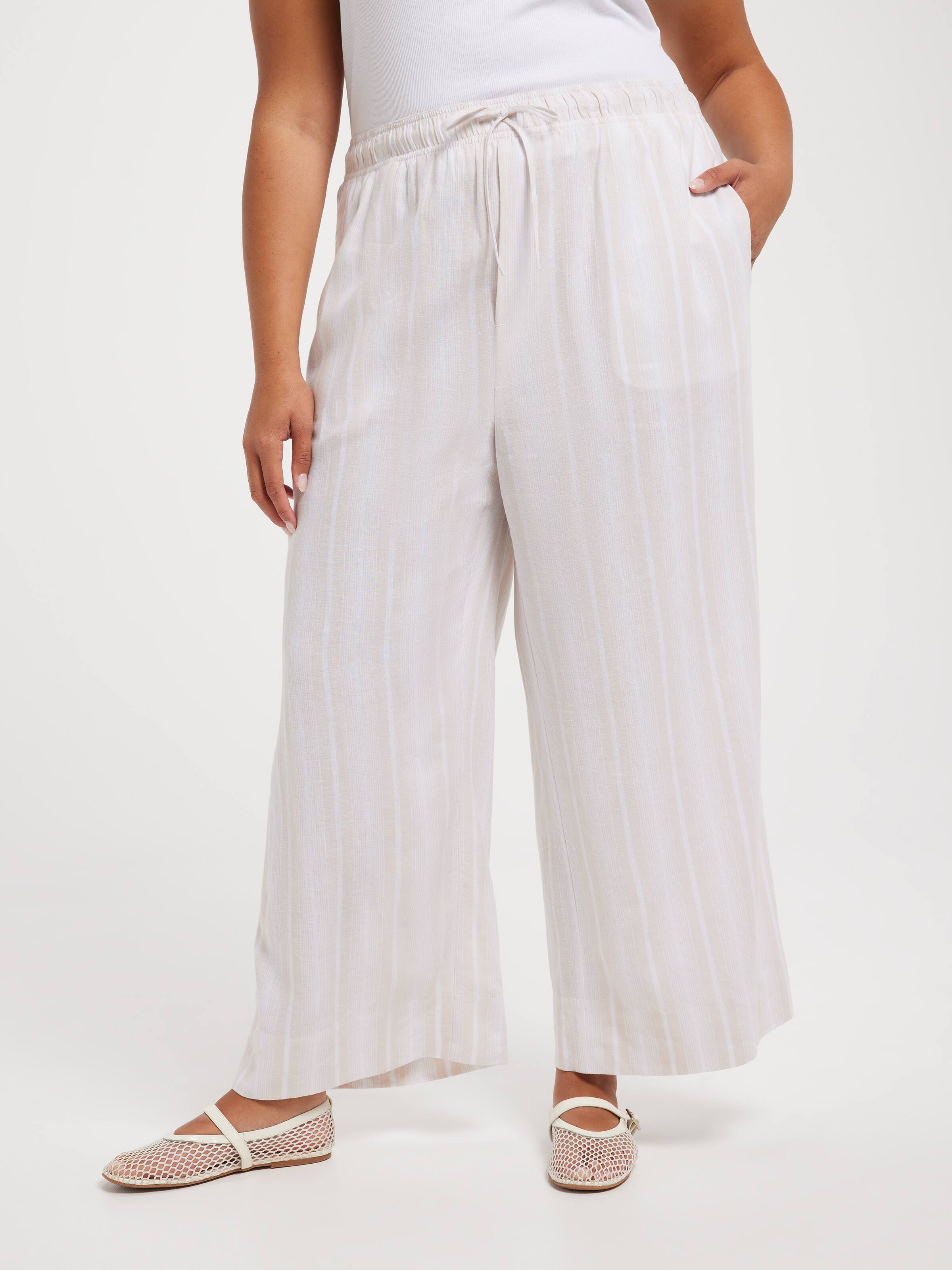 Curve Phillipa Pull On Wide Ankle Pant