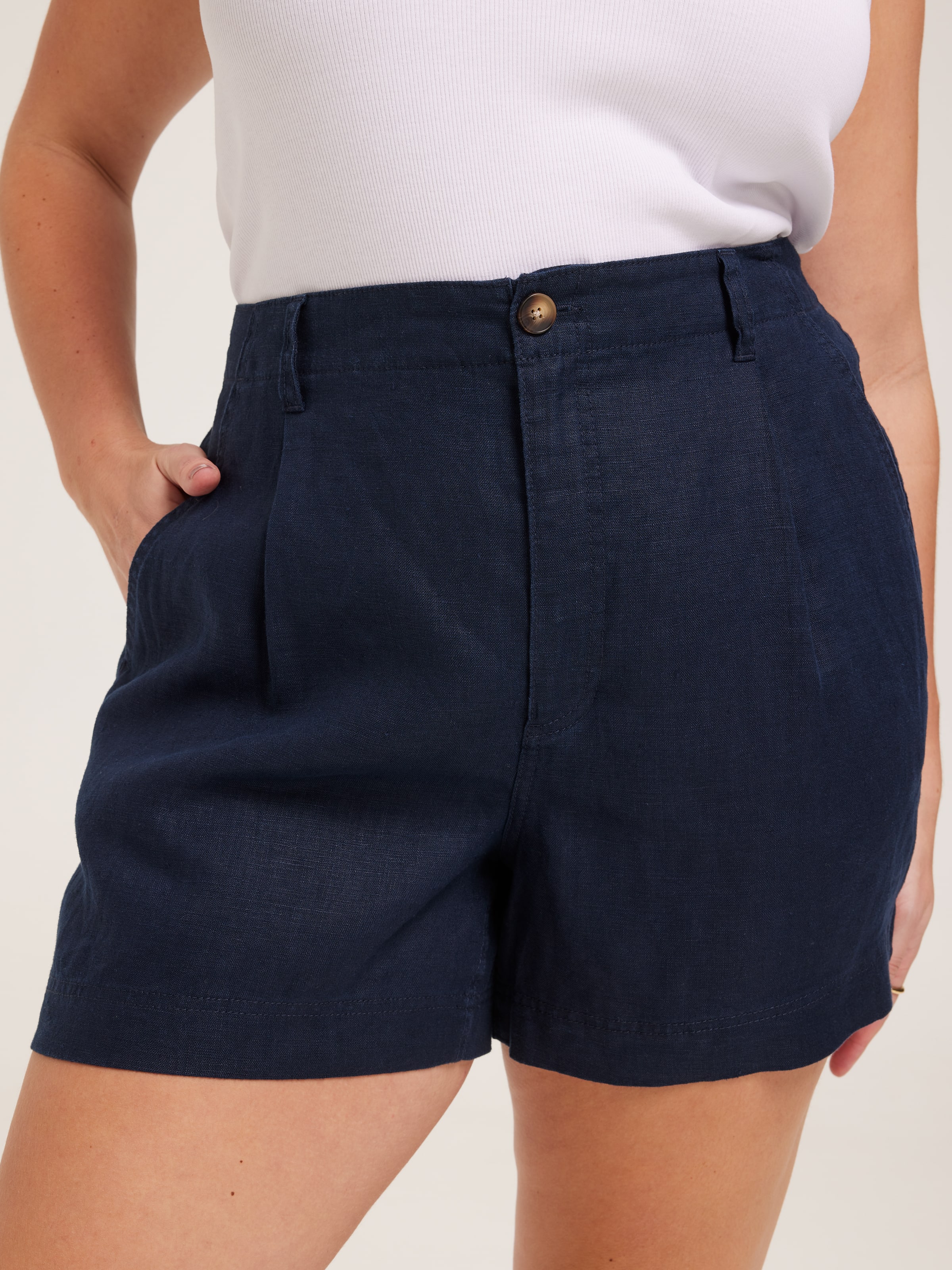 Curve Linen Sadie Pleat Front Short