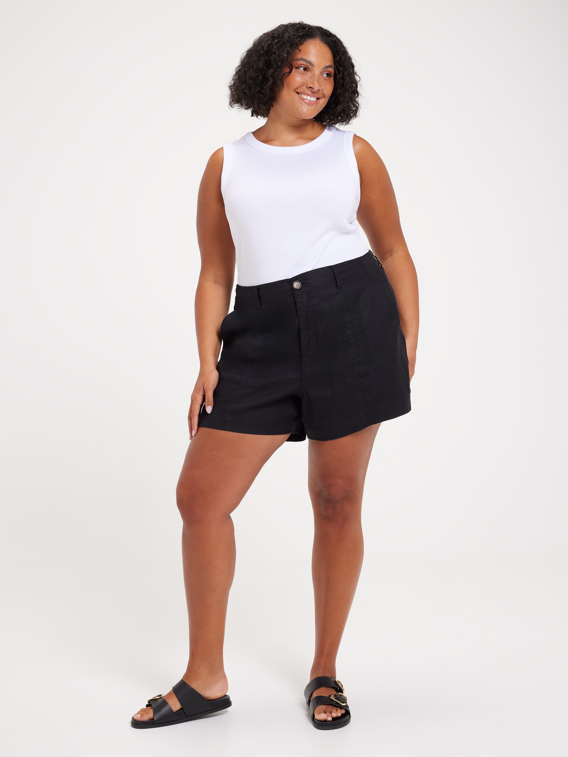 Curve Linen Seam Front Short