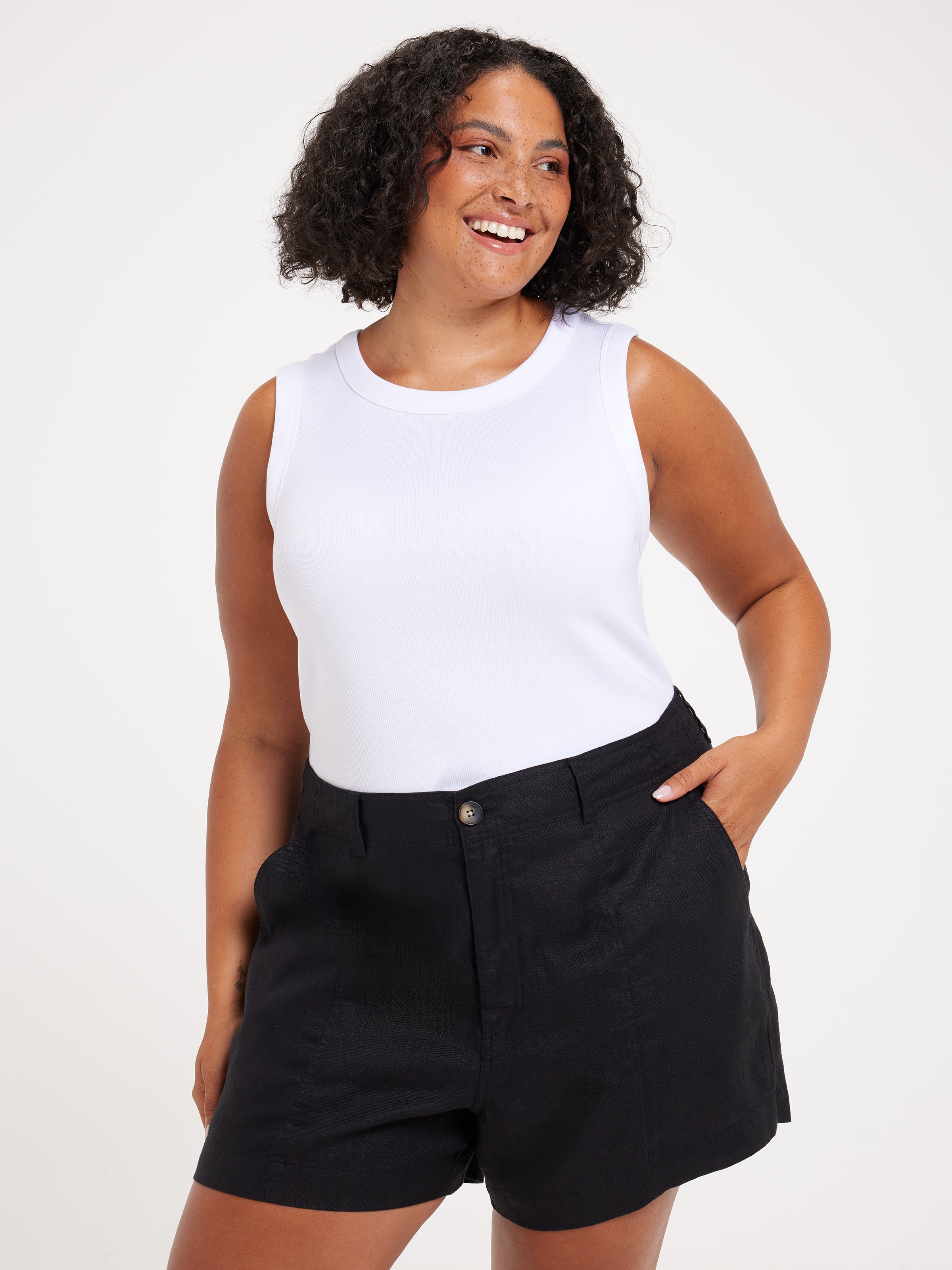 Curve Linen Seam Front Short