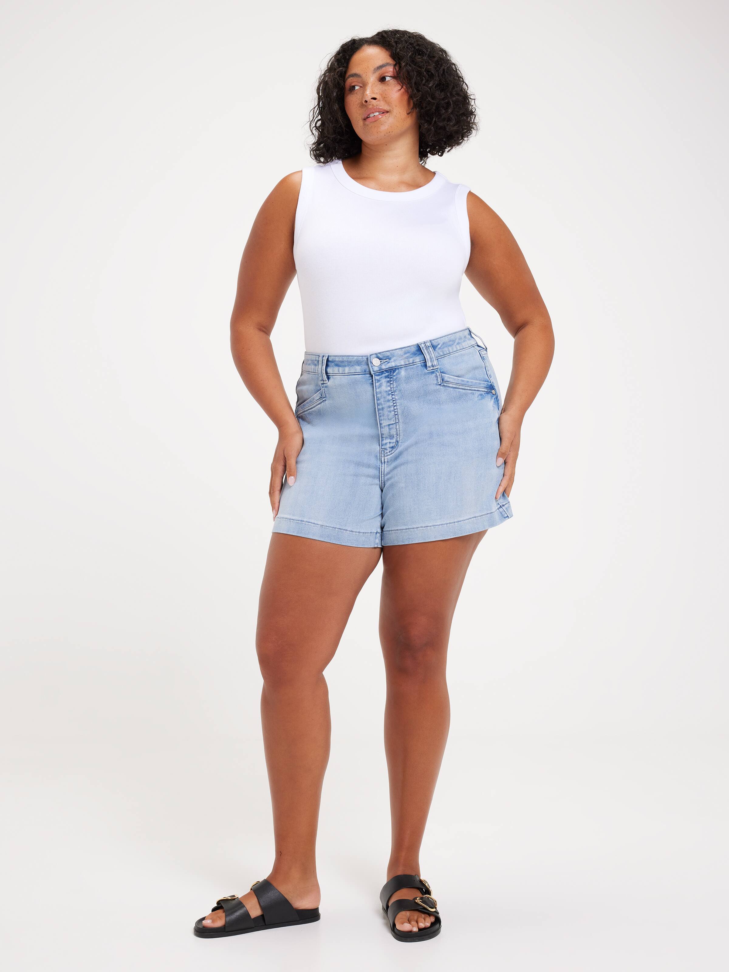 Curve Amaze High Rise Slant Pocket Short