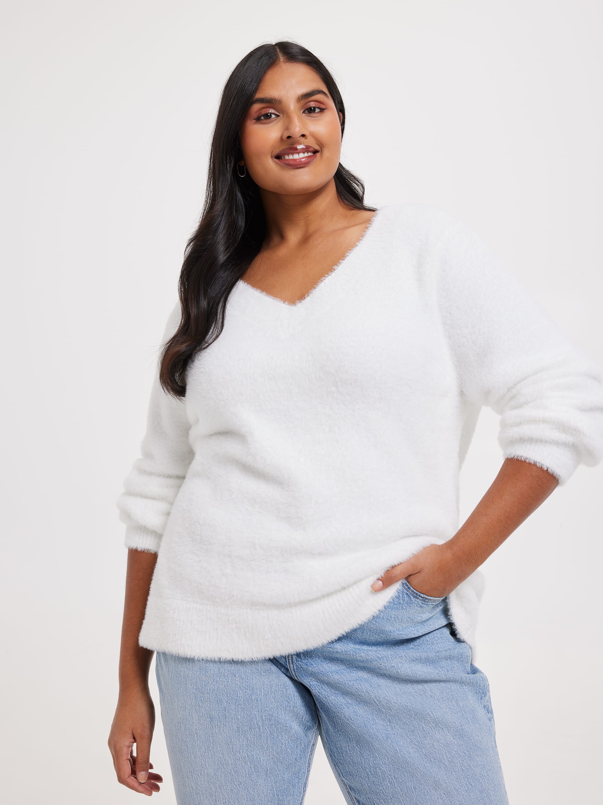 Curve Delilah V-Neck Eyelash Pullover