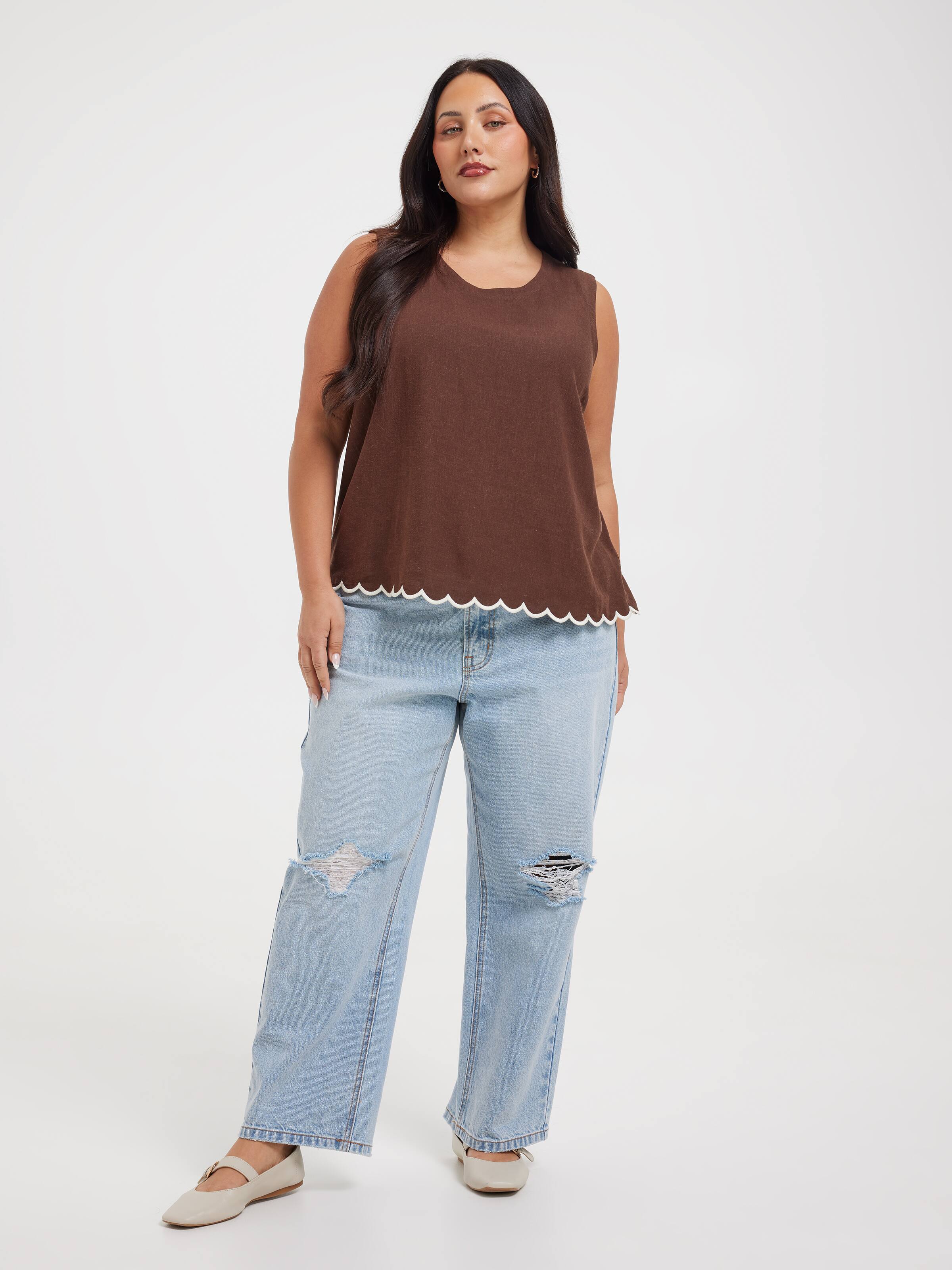 Curve Sven Scalloped Hem Tank