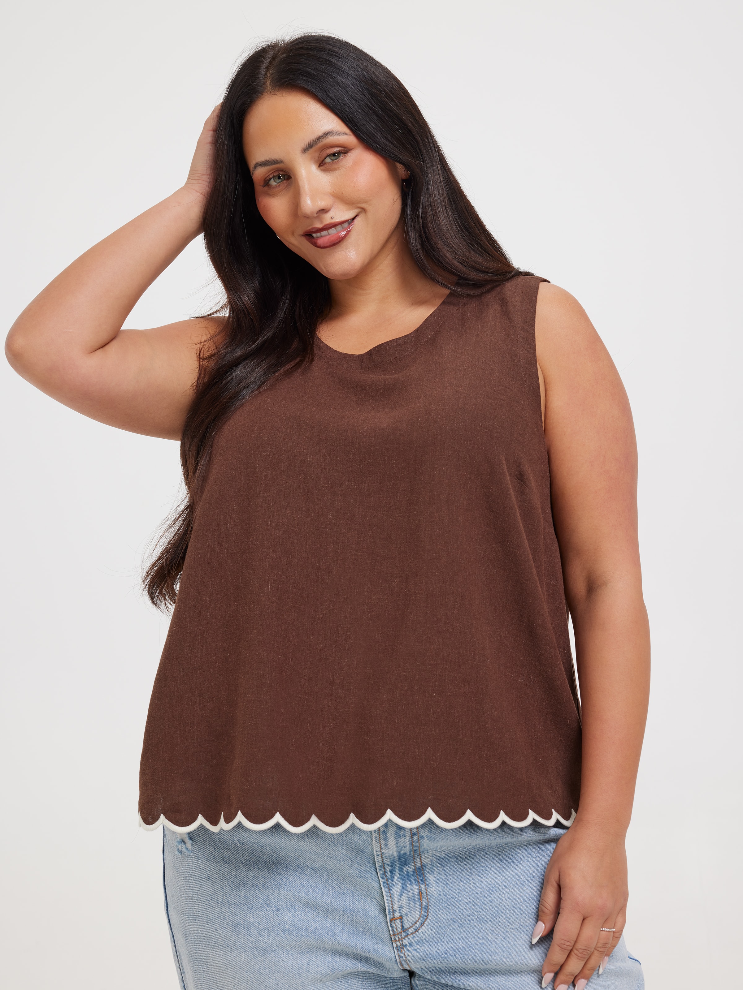 Curve Sven Scalloped Hem Tank