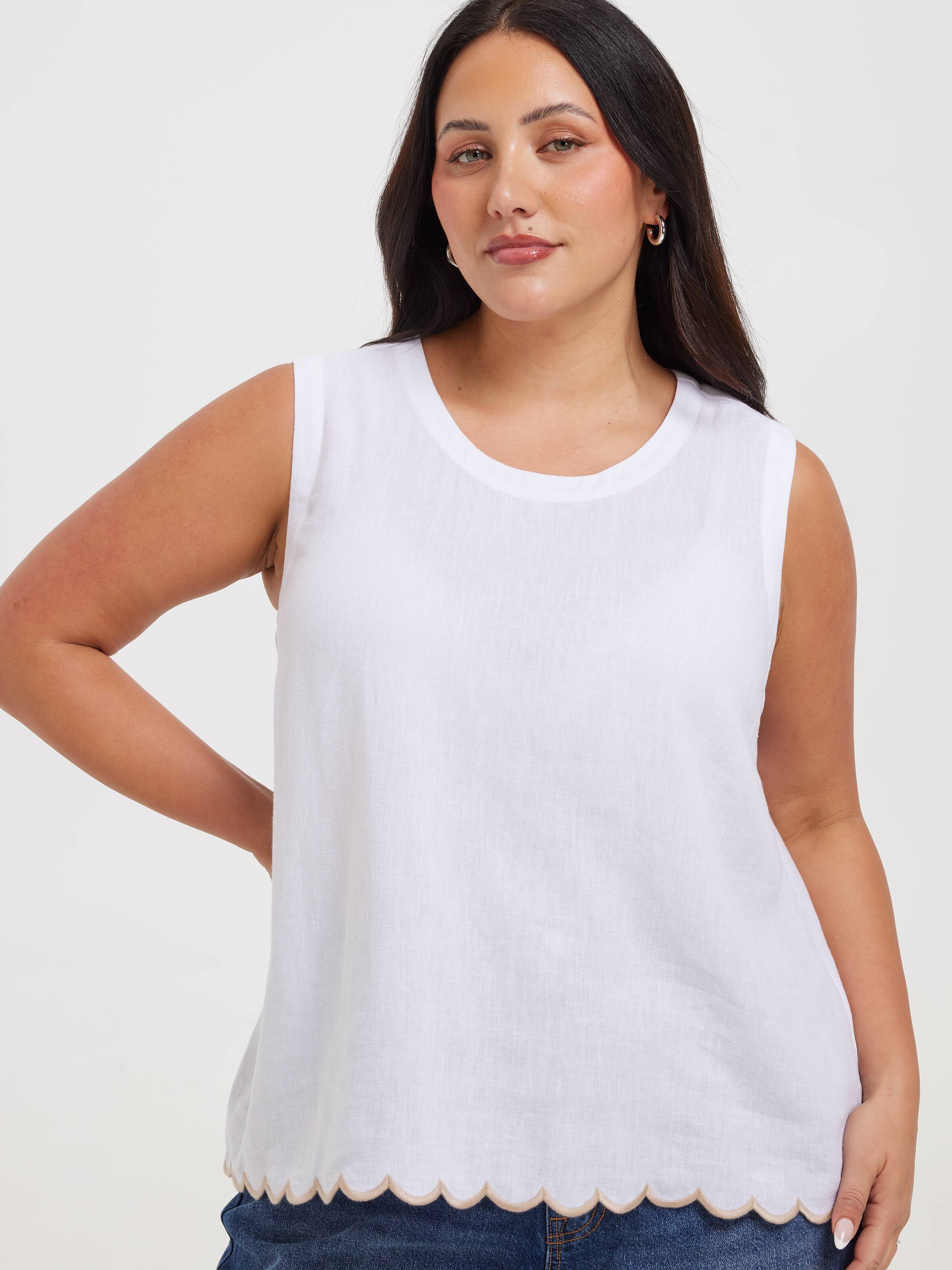 Curve Sven Scalloped Hem Tank