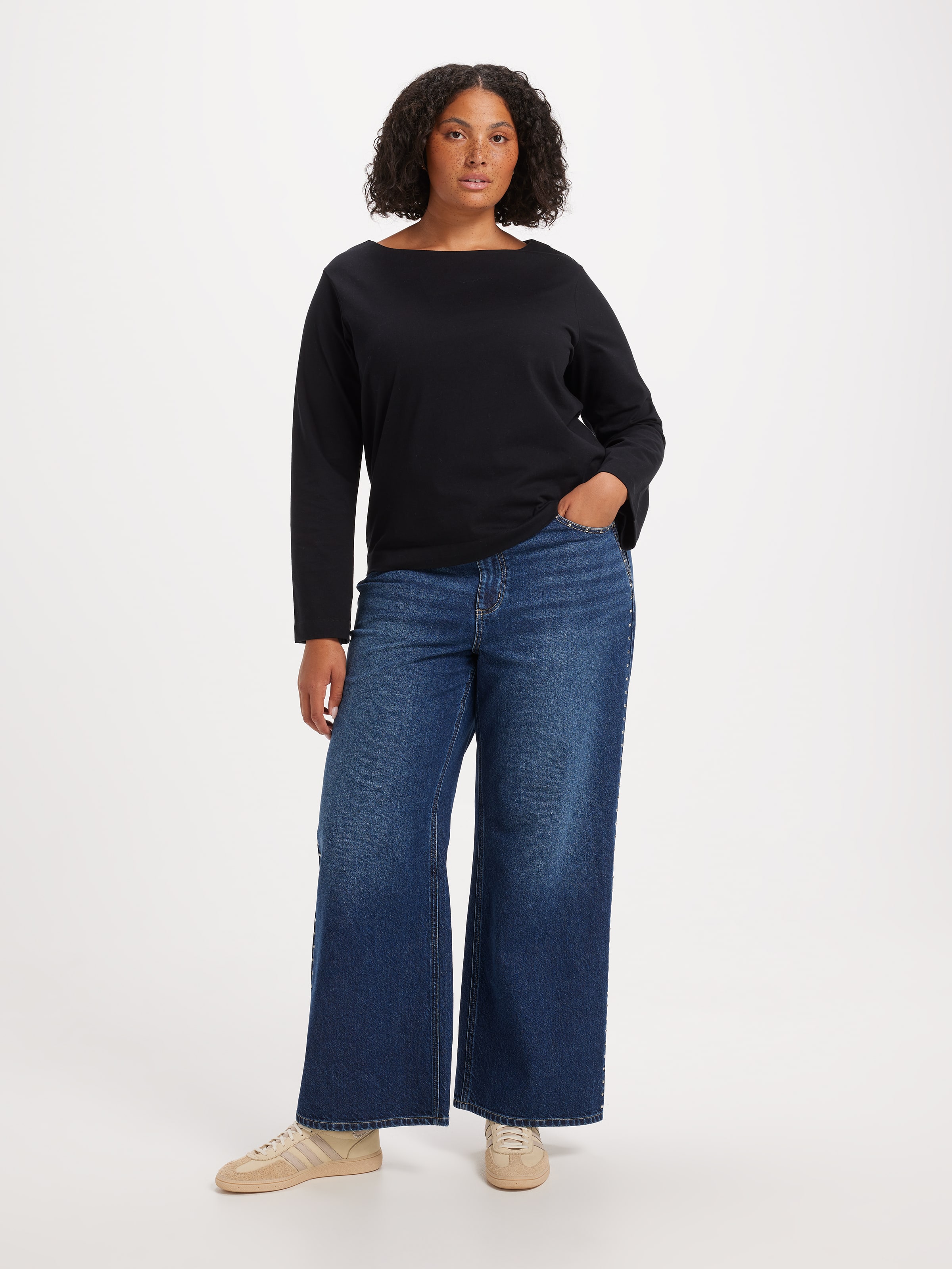 Curve Signature Boat Neck Long Sleeve Tee