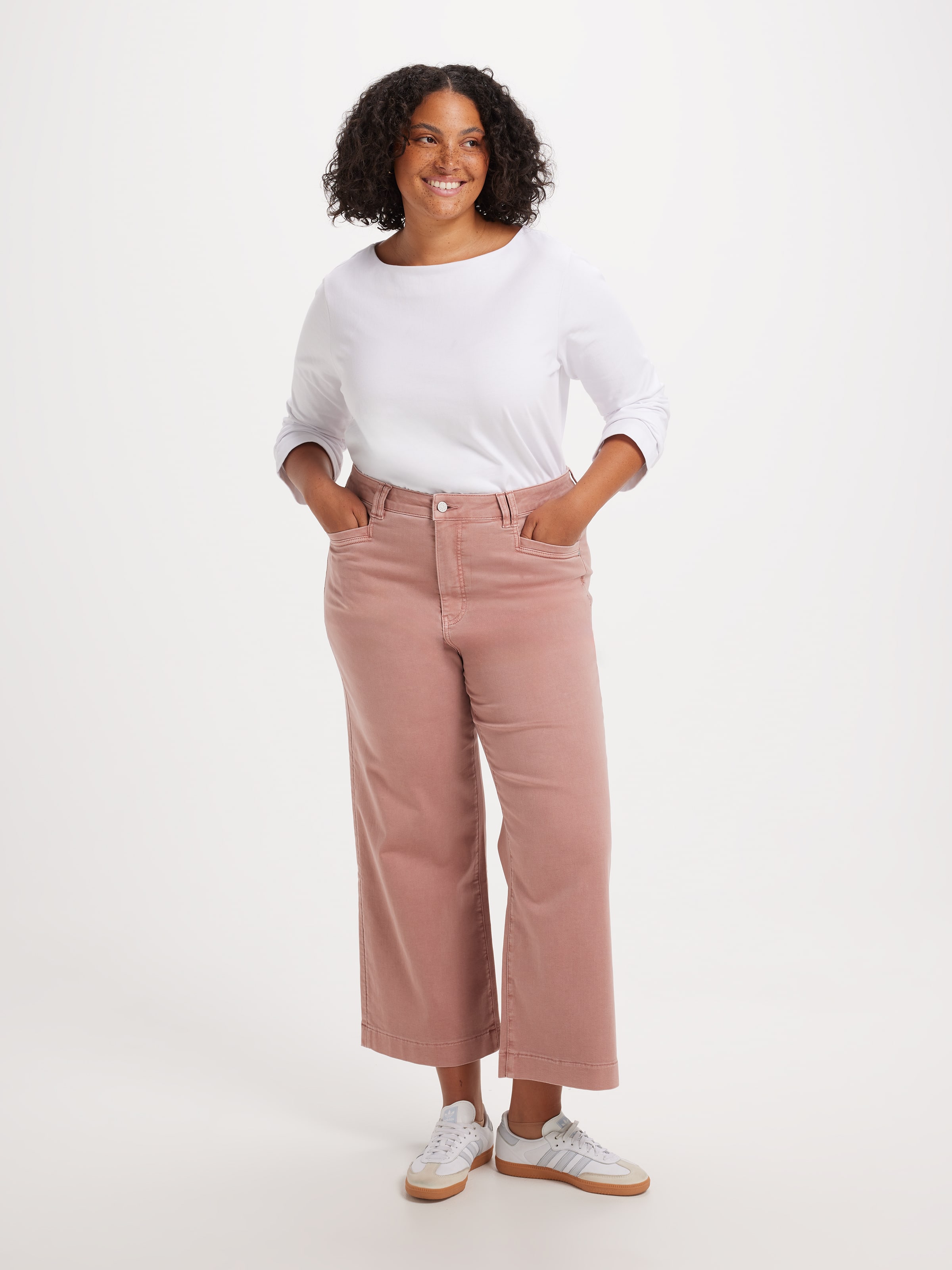 Curve Signature Boat Neck Long Sleeve Tee