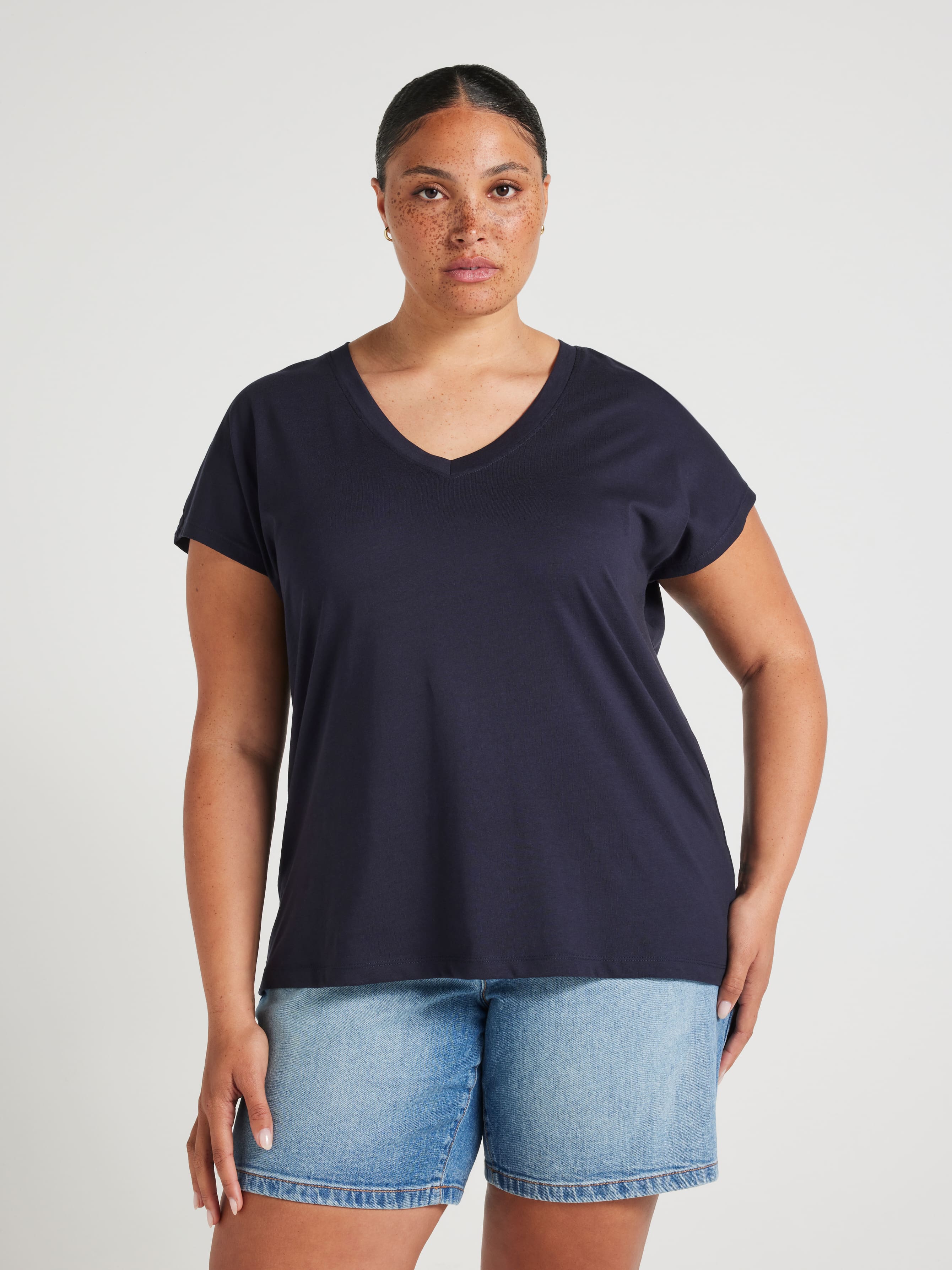 Curve Signature V-Neck Tee