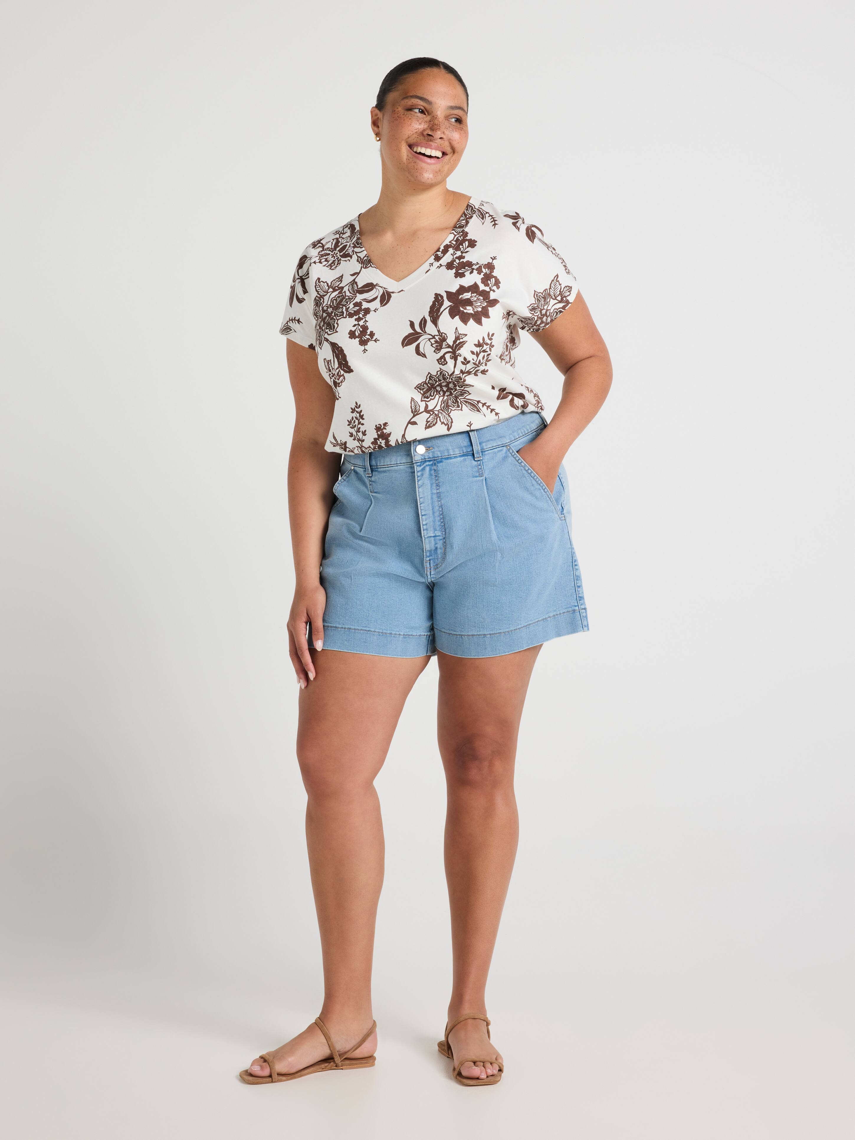 Curve Signature V-Neck Tee