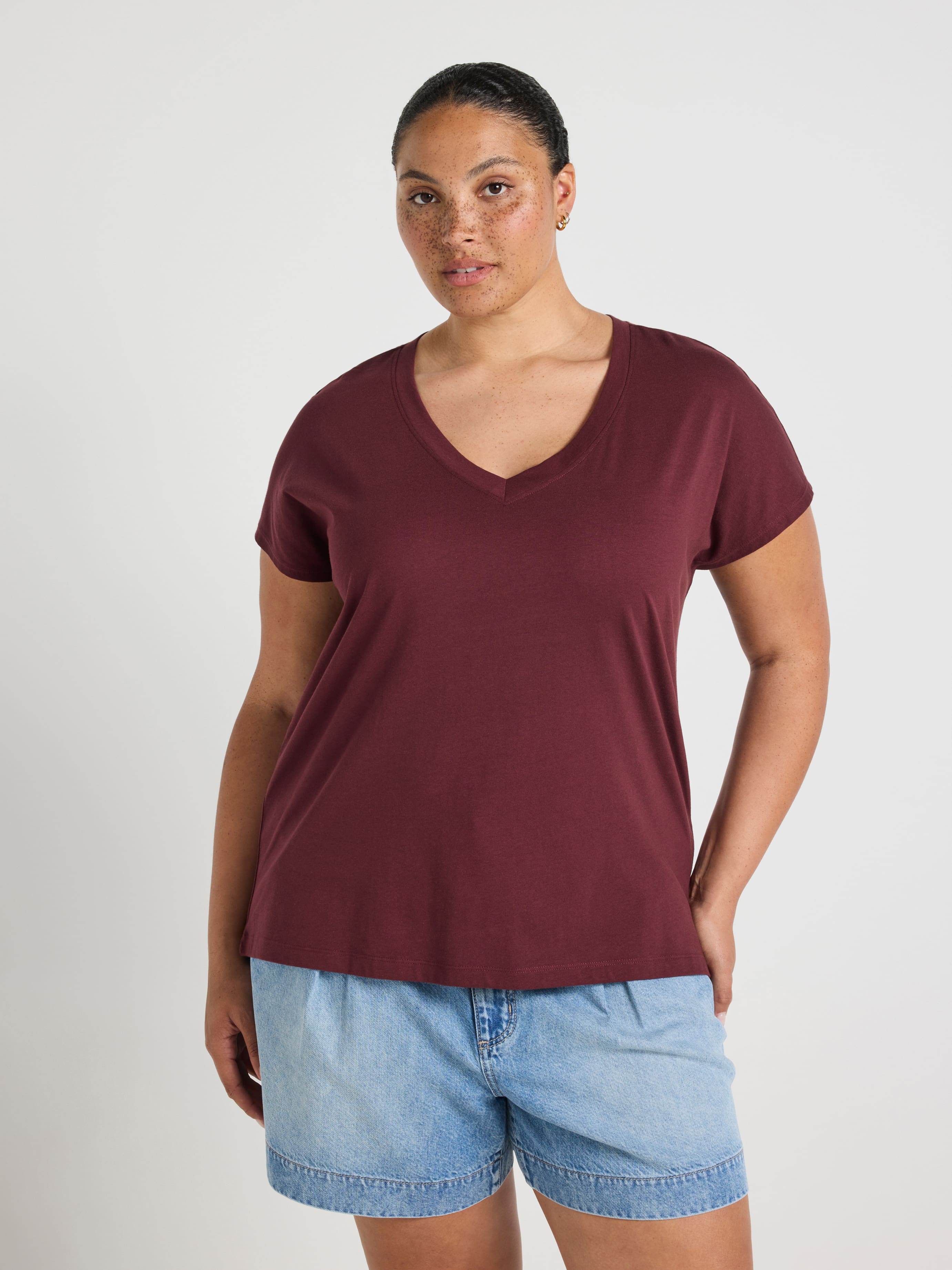Curve Signature V-Neck Tee