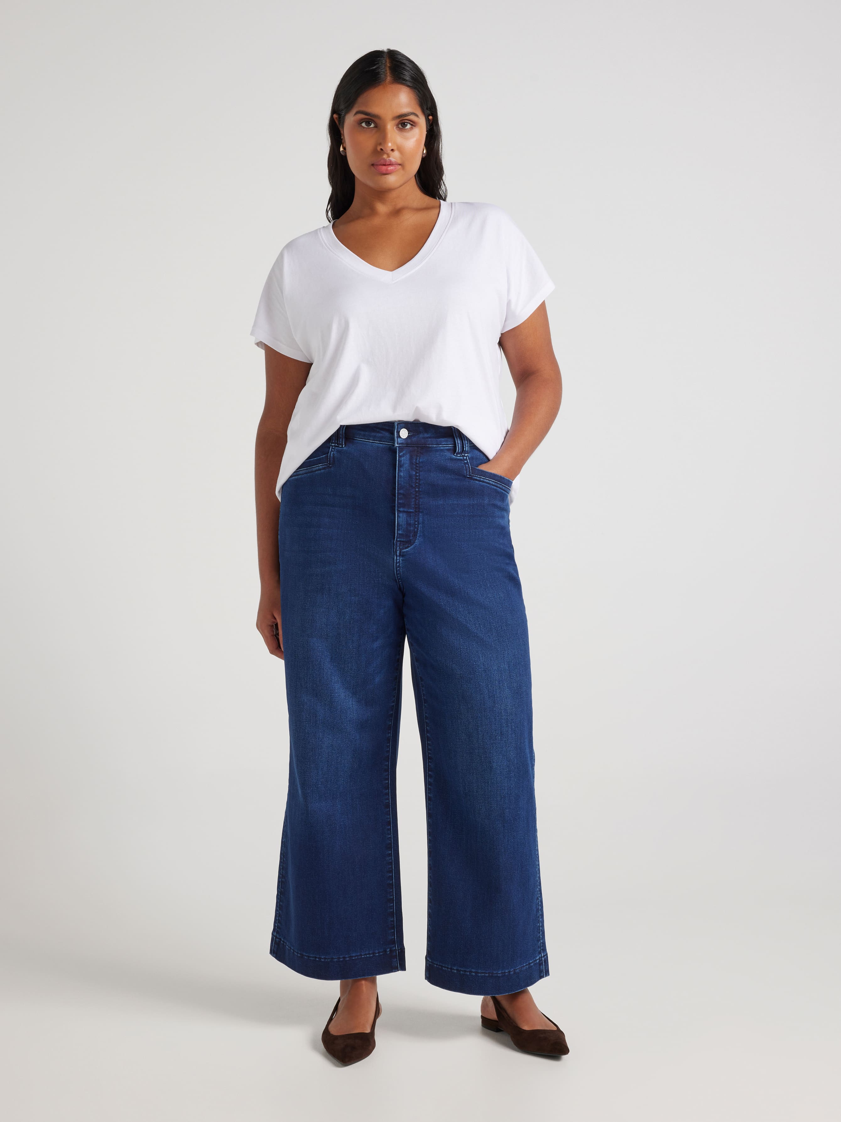 Curve Signature V-Neck Tee