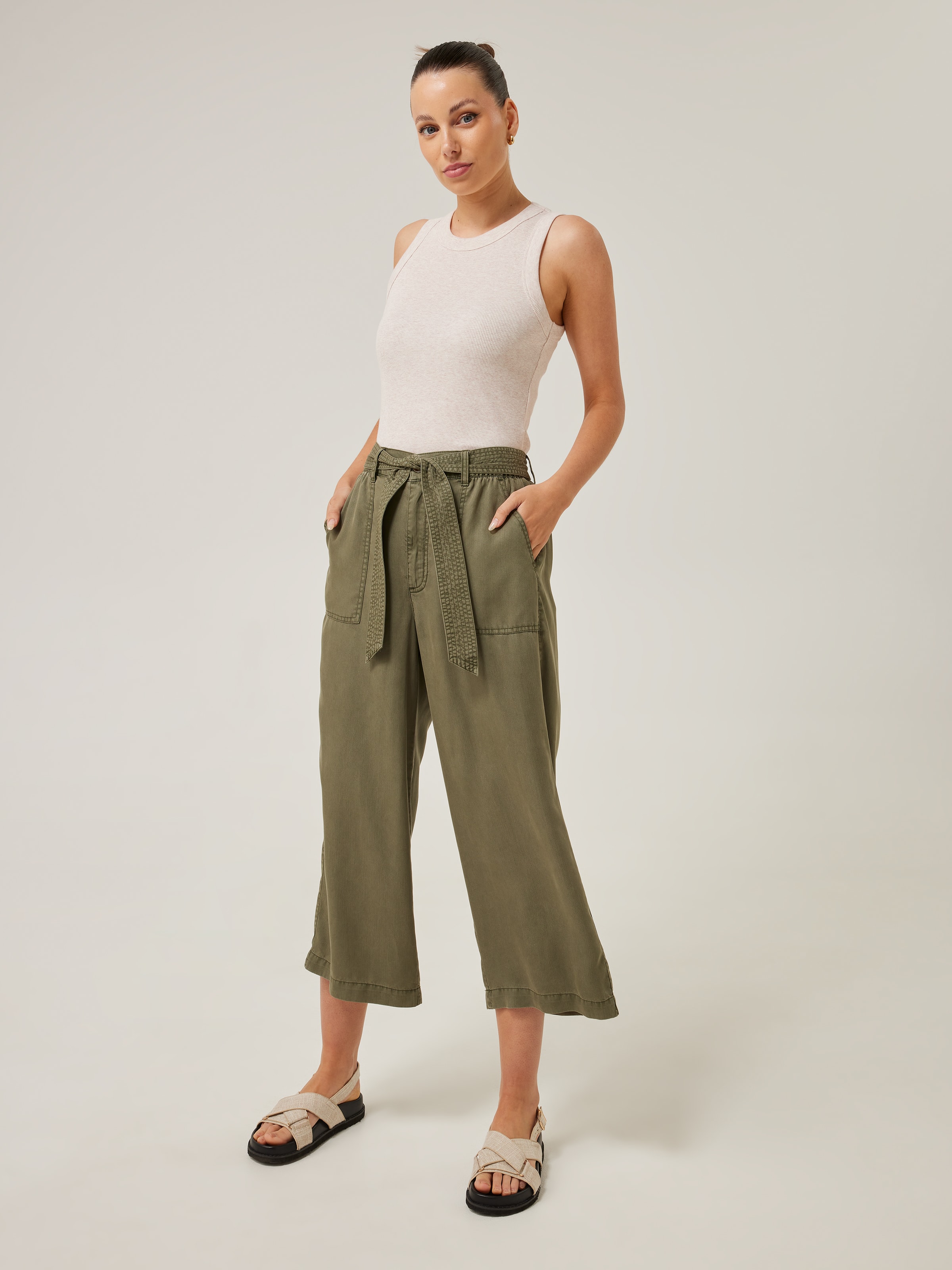 Womens Linen Capris Casual Summer Cropped Pants Elastic Waist Back Straight  Legs 3/4 Length Shorts Ankle Pants with Pockets, Khaki, XL price in Saudi  Arabia,  Saudi Arabia