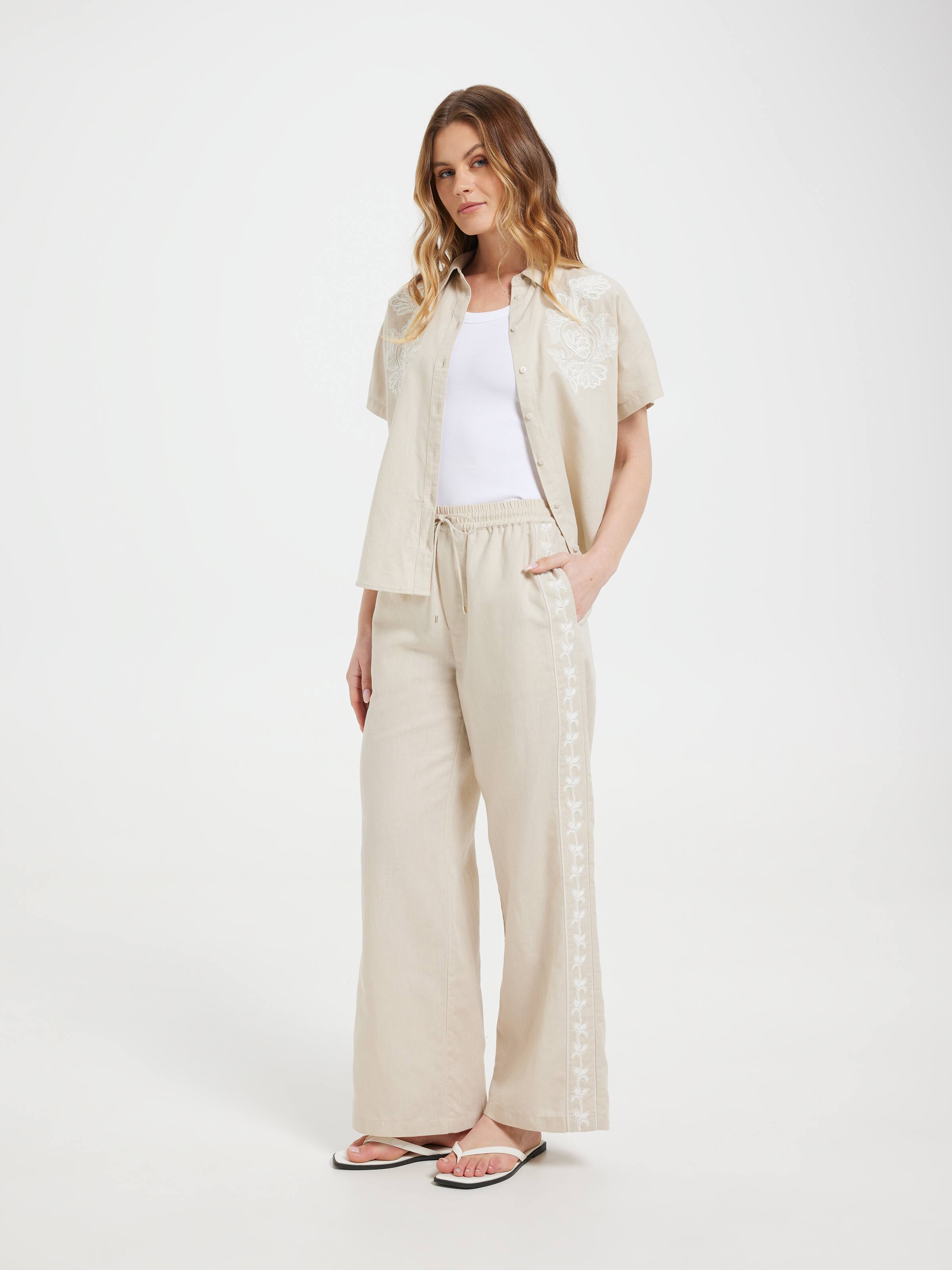Leslee Hr Soft Straight Fl