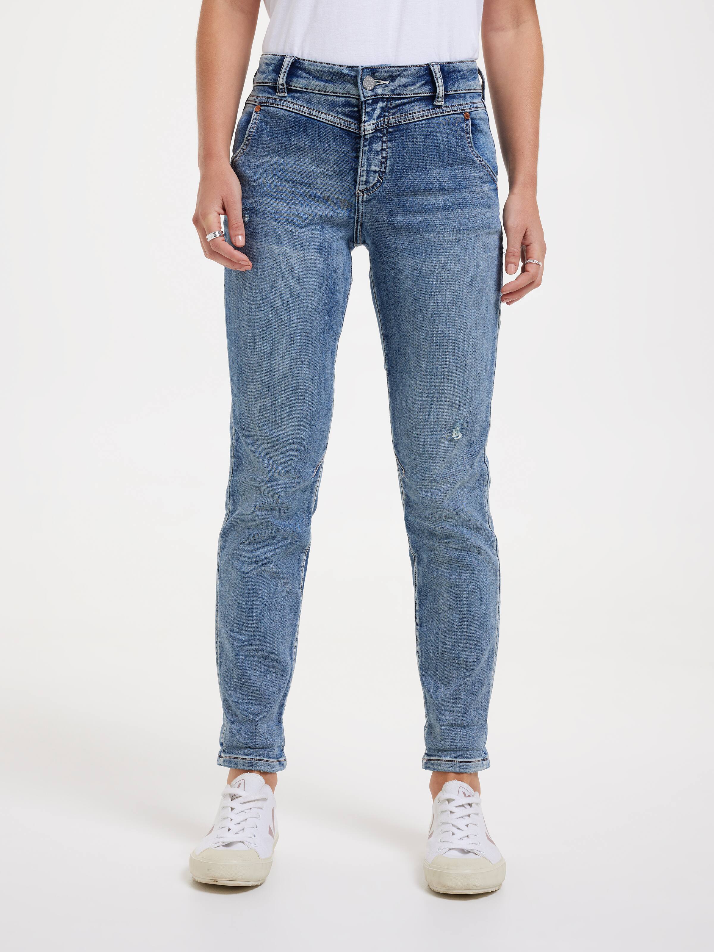 Amaze Yoke Front Boyfriend Jean