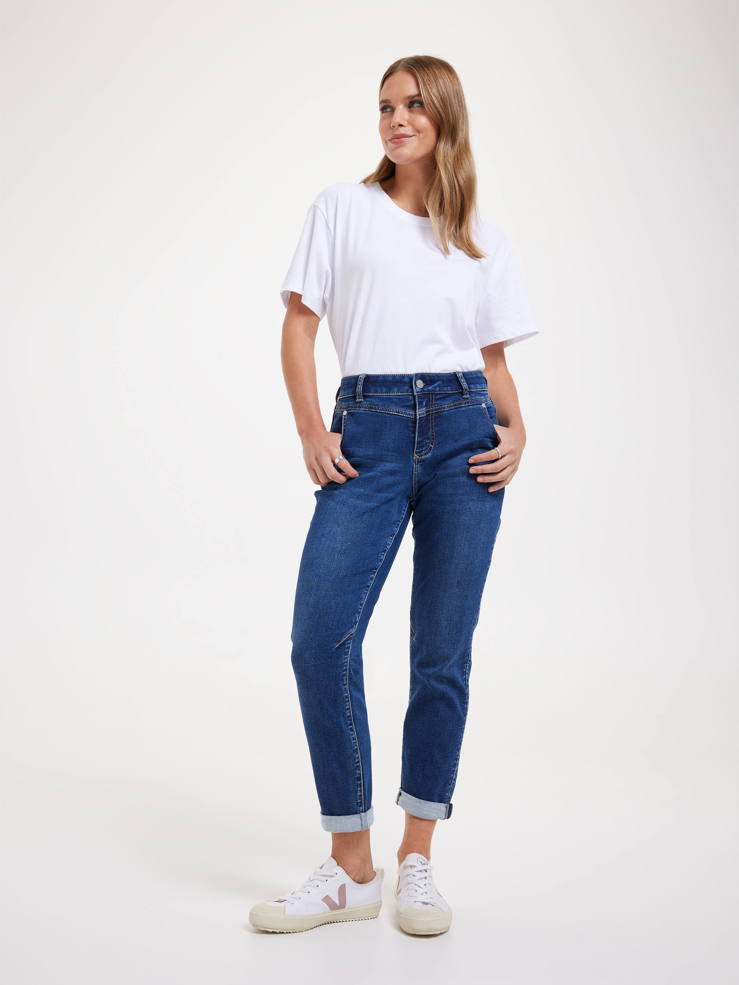 Amaze Yoke Front Boyfriend Jean
