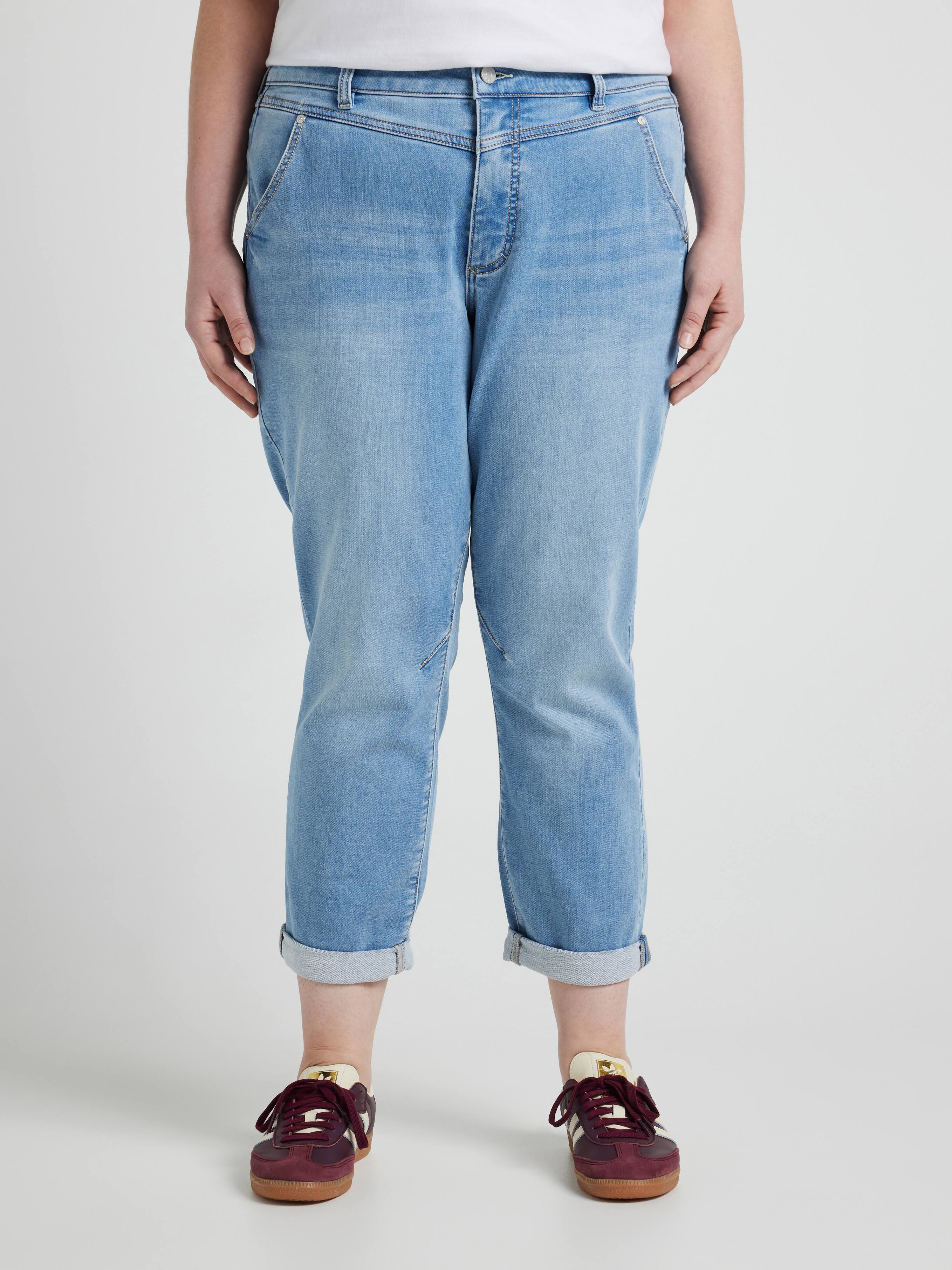 Curve Amaze Yoke Front Boyfriend Jean