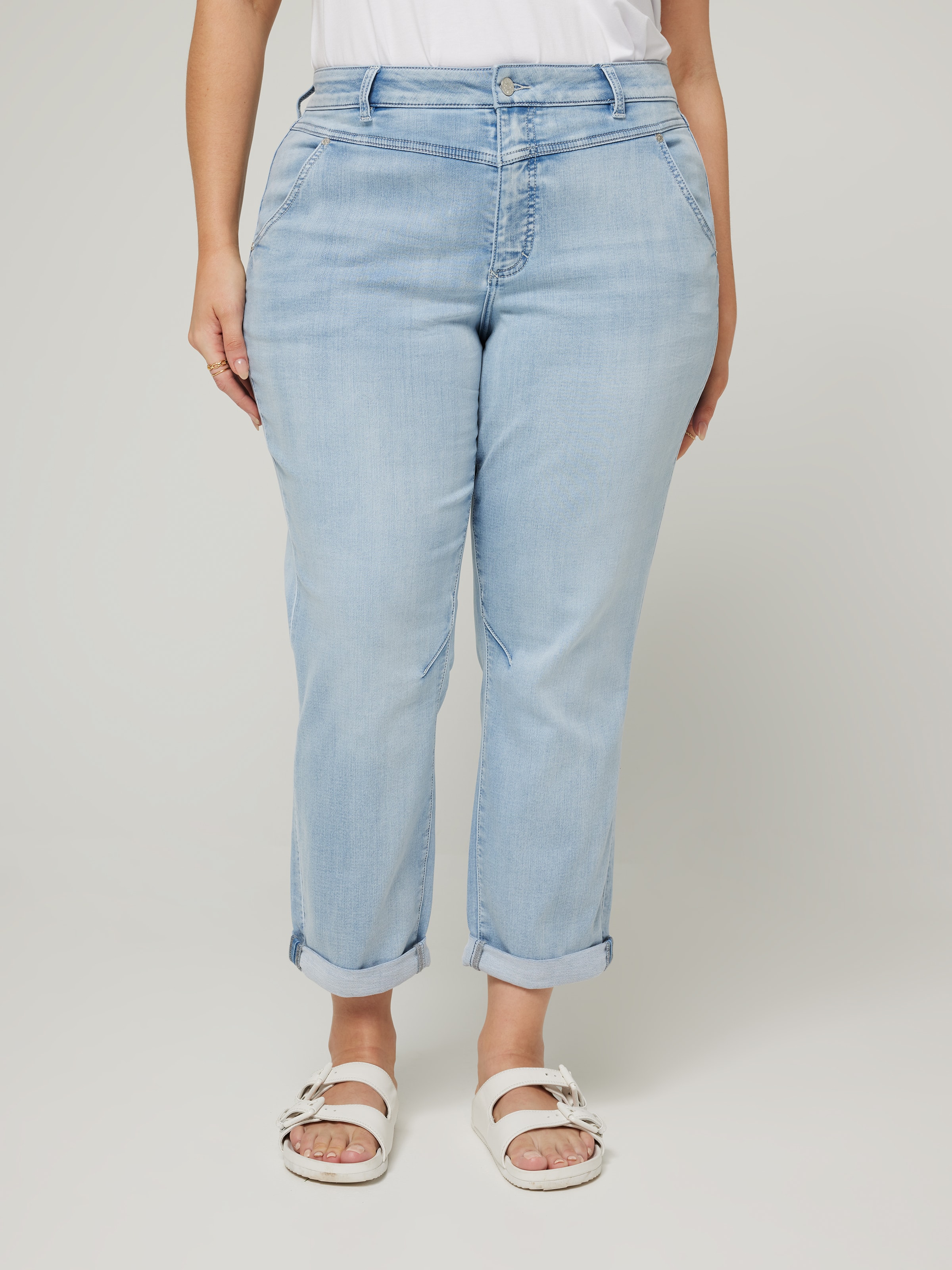 Curve Amaze Yoke Front Boyfriend Jean