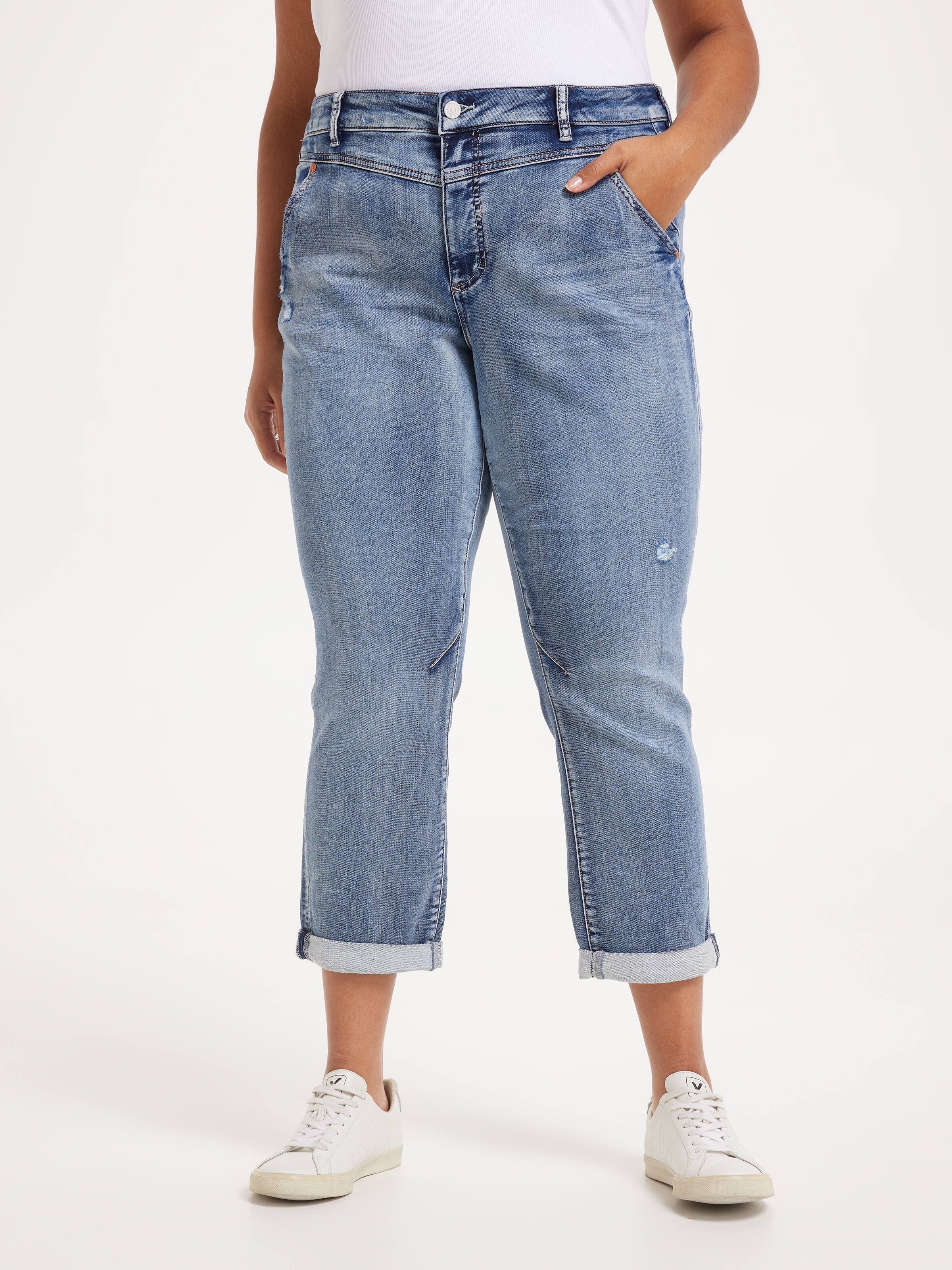 Curve Amaze Yoke Front Boyfriend Jean