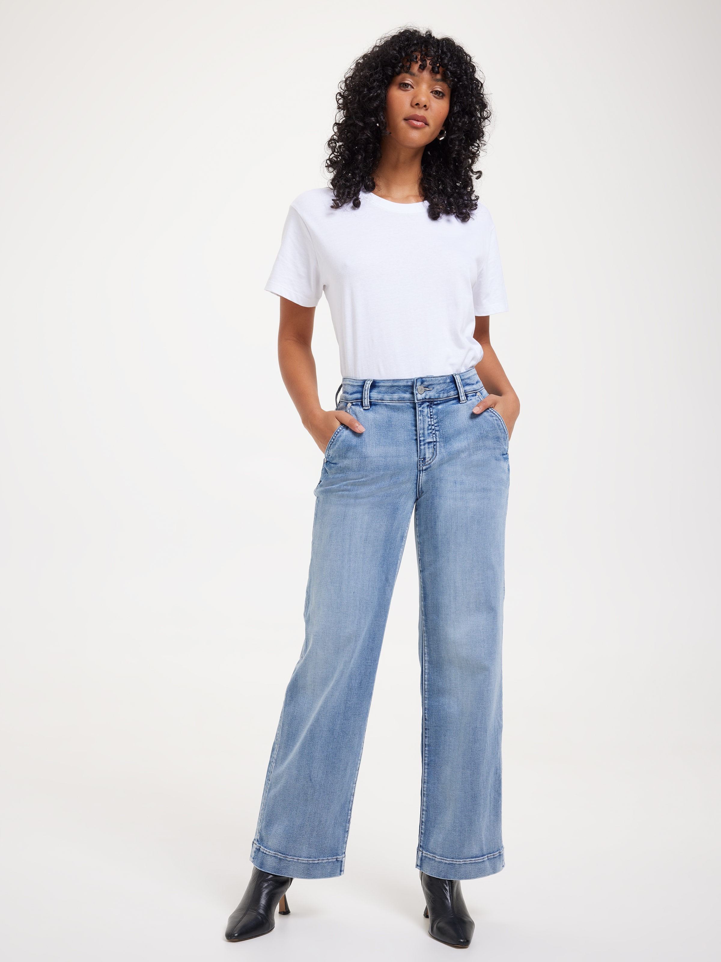Amaze High Rise Wide Leg Jean