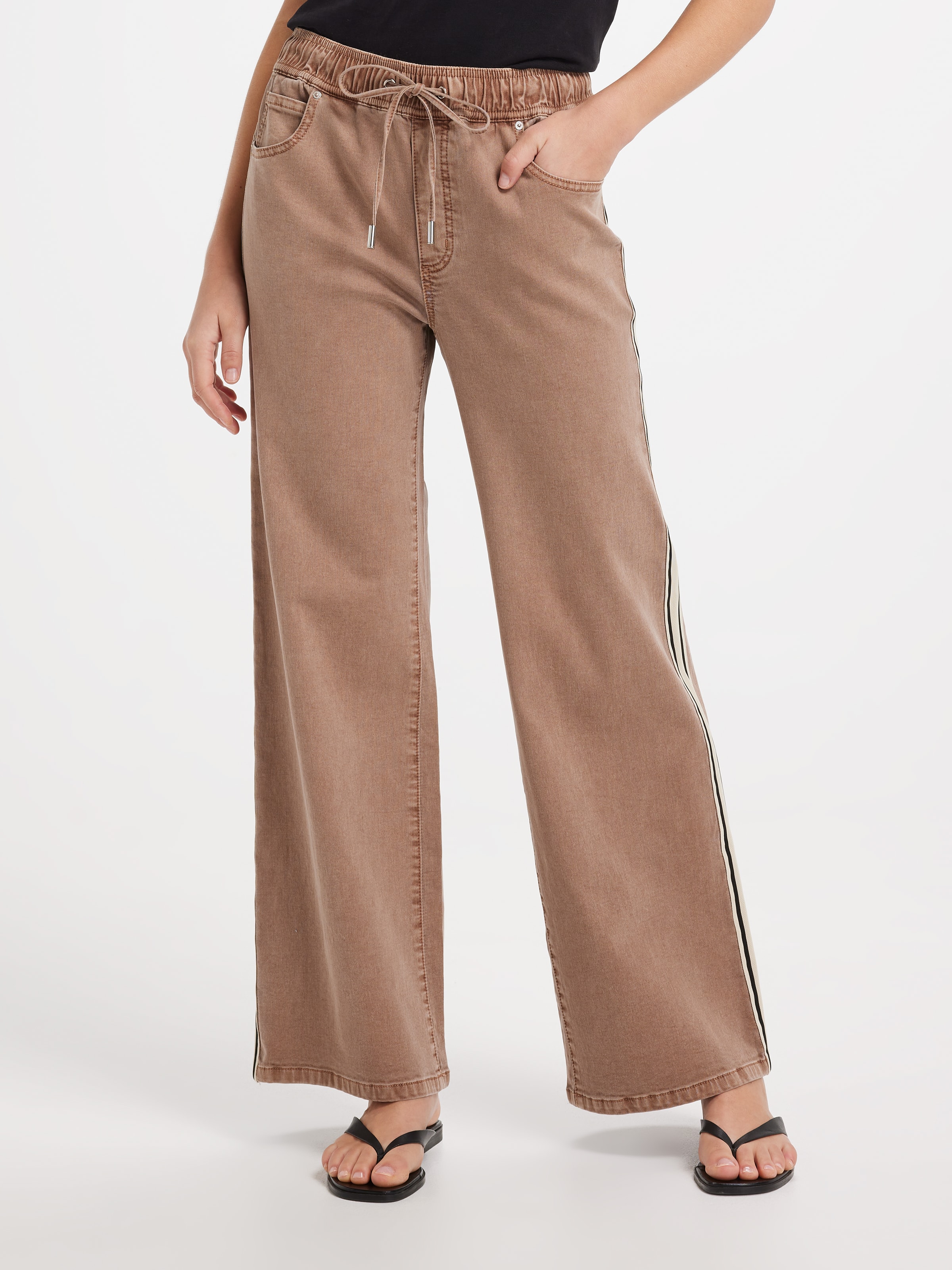 Amaze Jog Wide Leg Fluid Jean