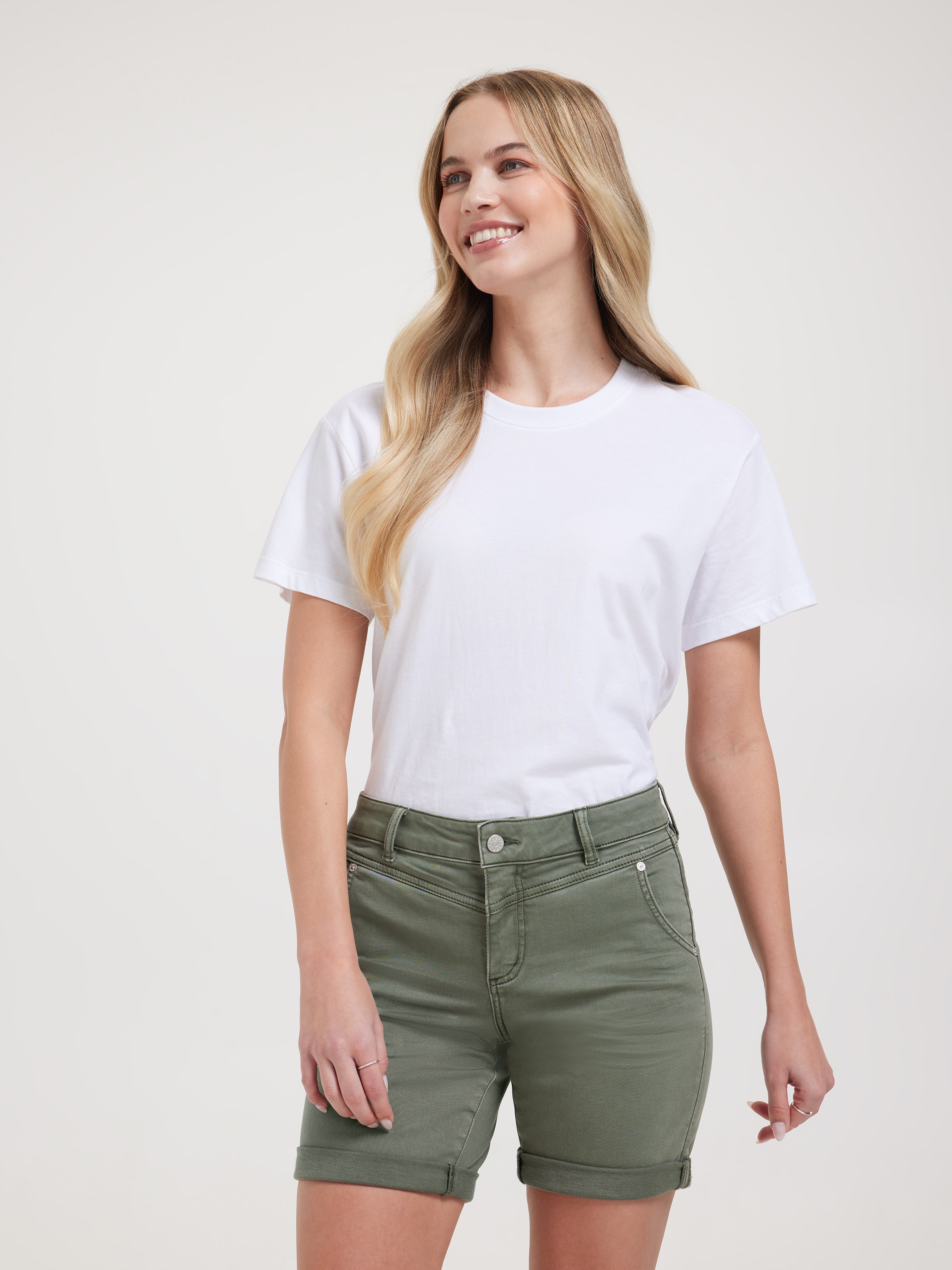 Amaze Mid Rise Girlfriend Short