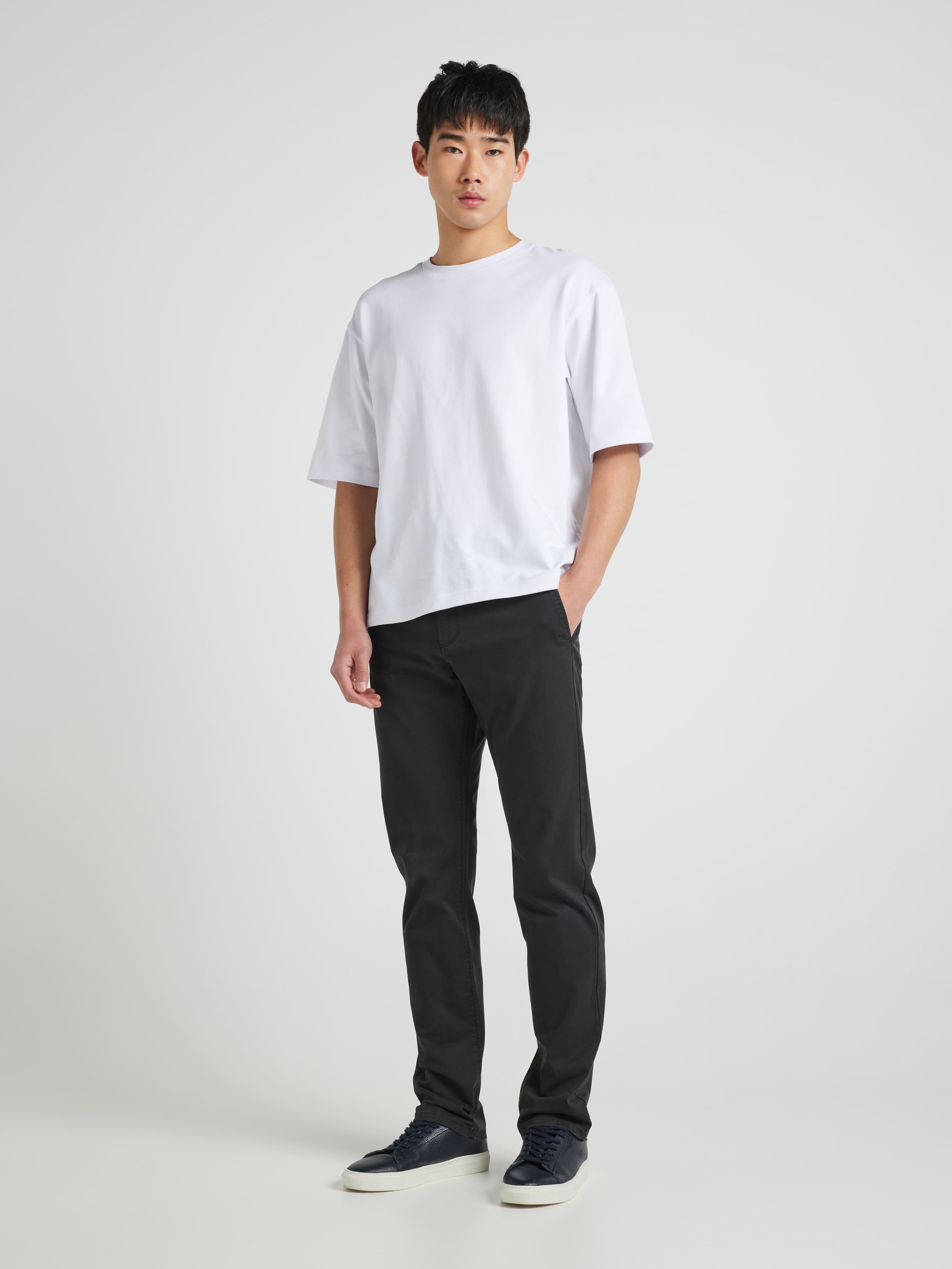 Relaxed Slant Pocket Chino