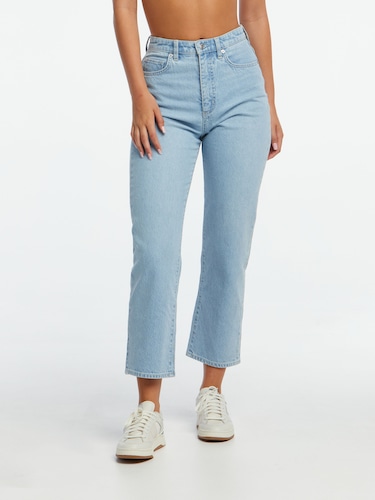 High Straight Curvy Jean In Blue Predict                                                                                        