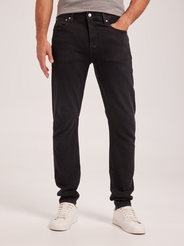Slim Taper Jean In Denim Washed Black                                                                                           