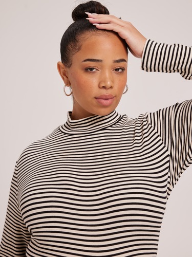 Curve Luxe Turtleneck Long Sleeve Top                                                                                           
