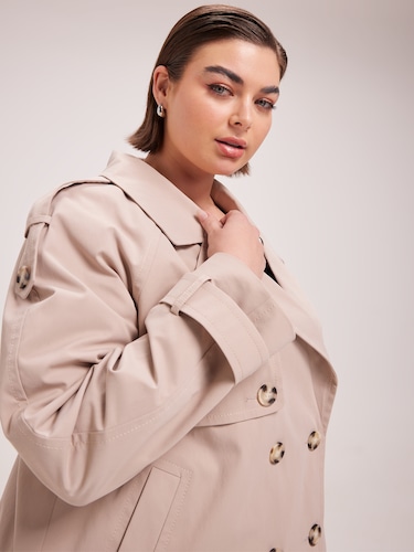 Curve Chloe Short Trench                                                                                                        