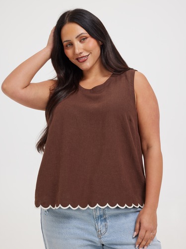 Curve Sven Scalloped Hem Tank                                                                                                   