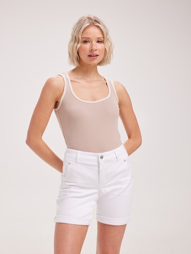 Amaze Mid Rise Girlfriend Short                                                                                                 